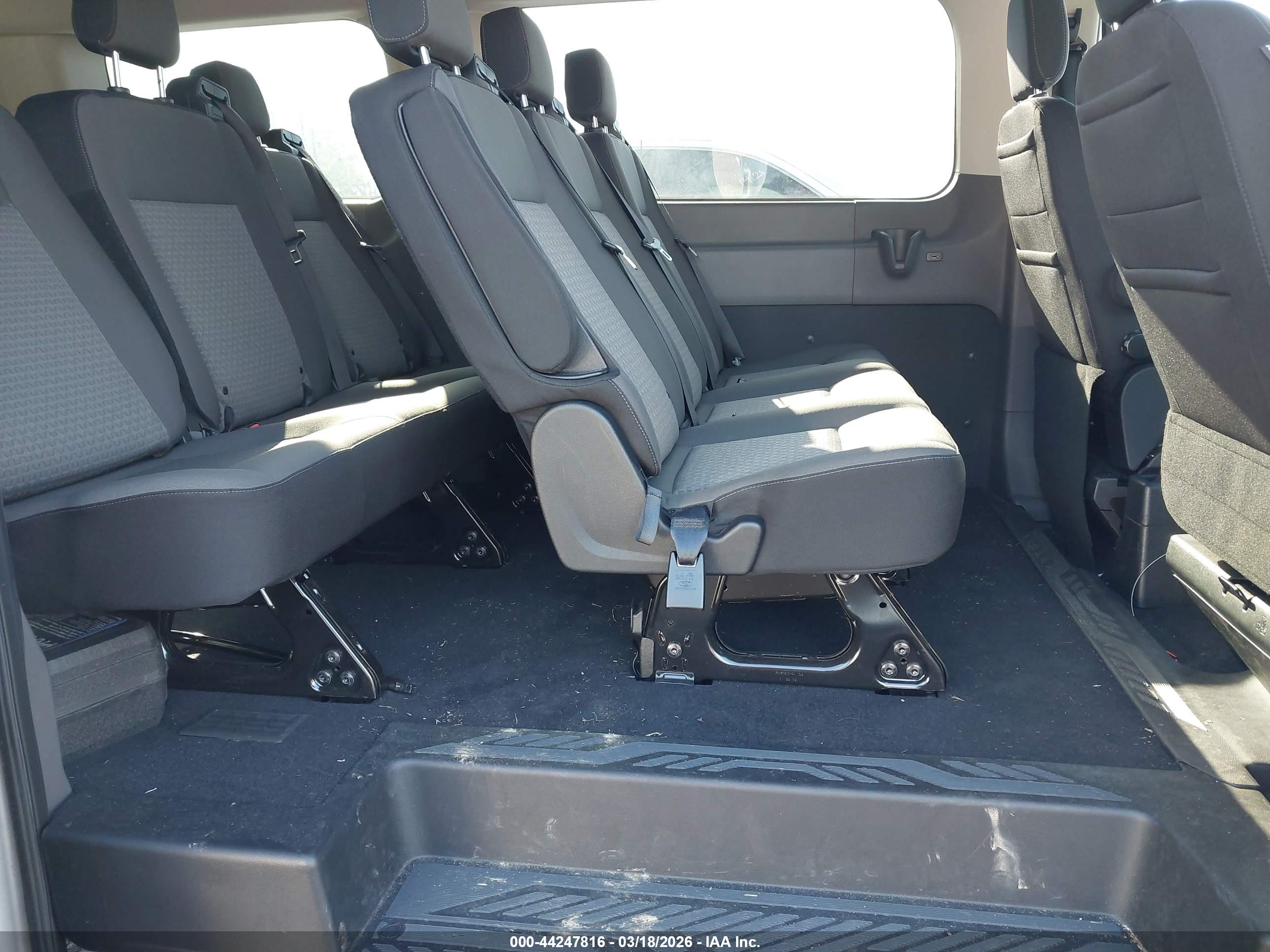 FORD TRANSIT-150 image 8