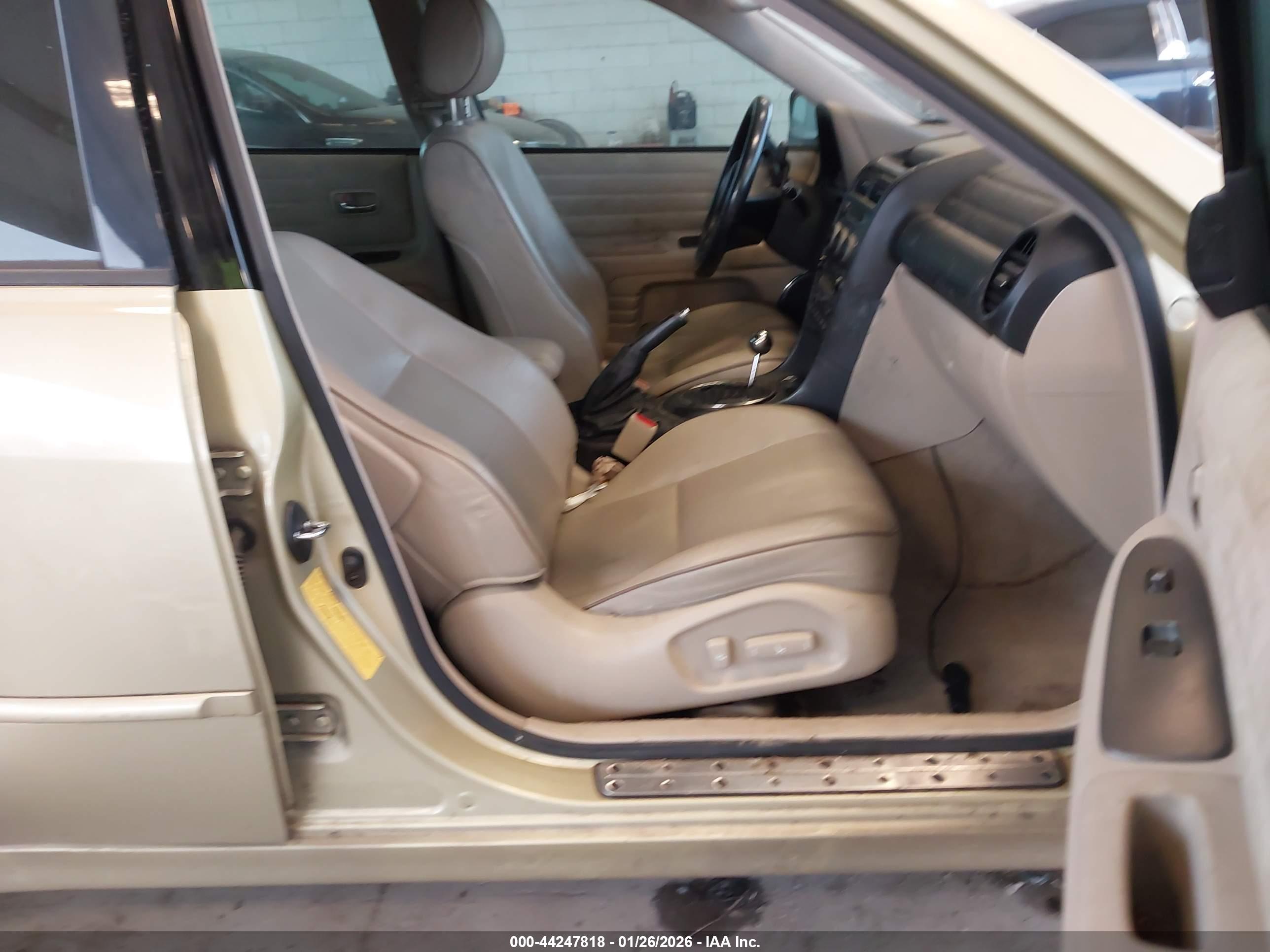 LEXUS IS image 5