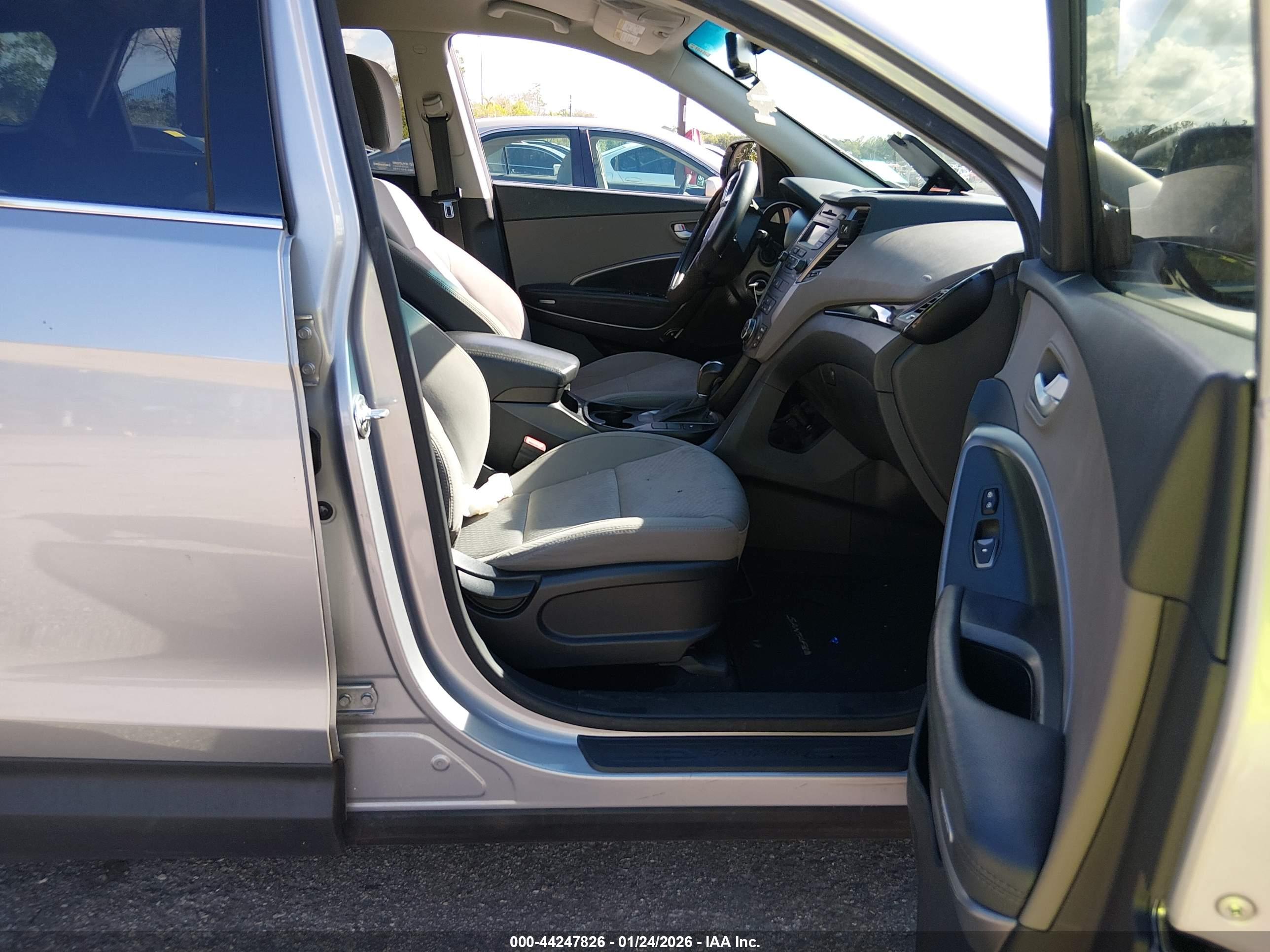HYUNDAI SANTA image 5