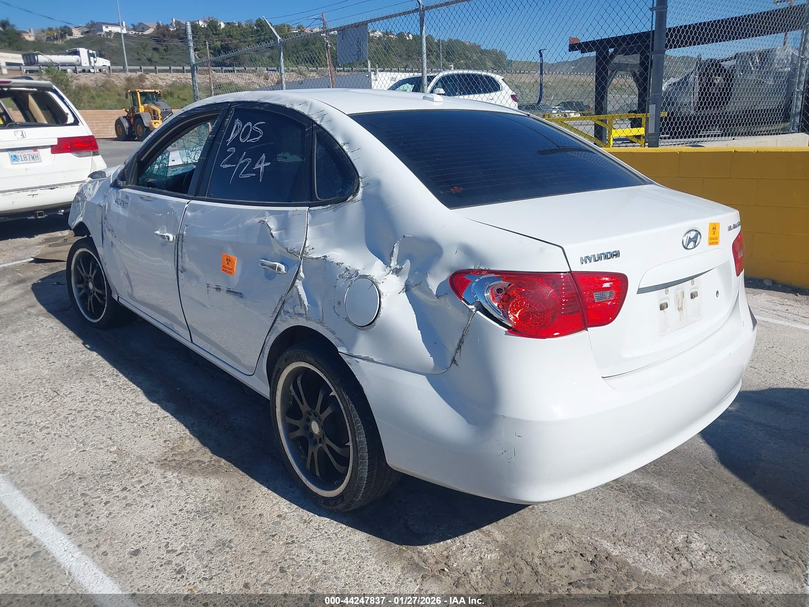 HYUNDAI ELANTRA image 3