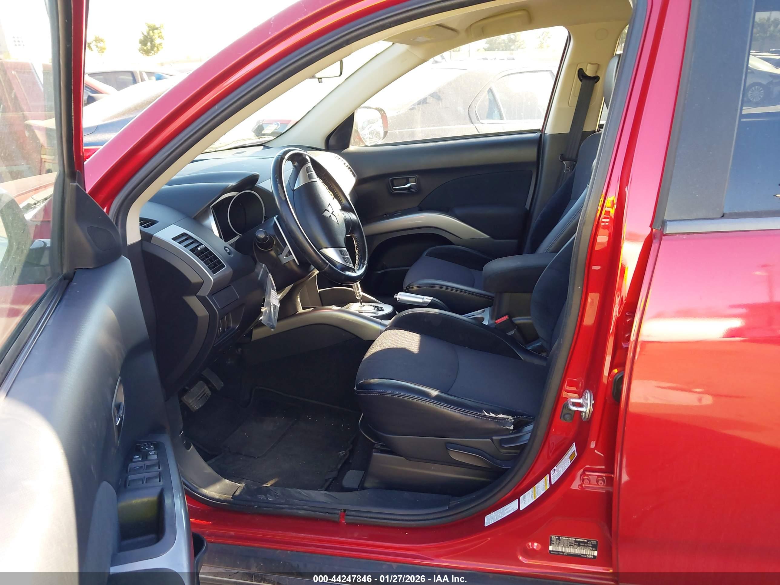 MITSUBISHI OUTLANDER image 5