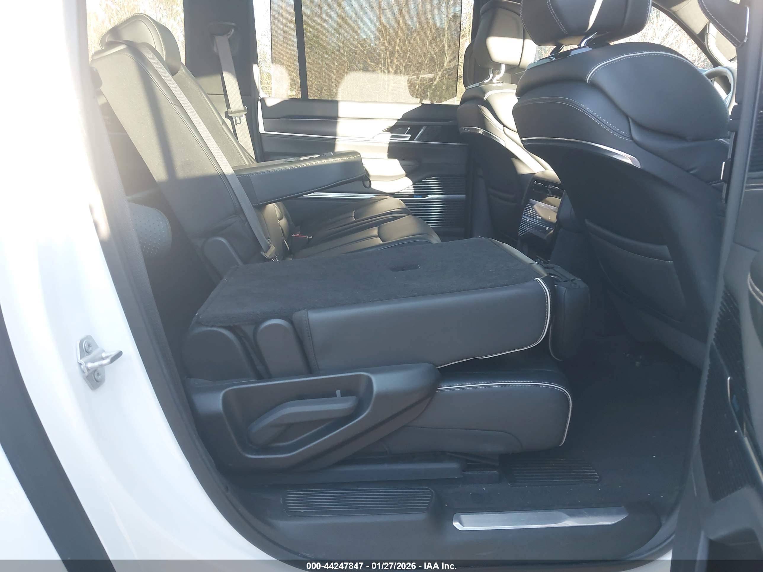 JEEP GRAND image 8