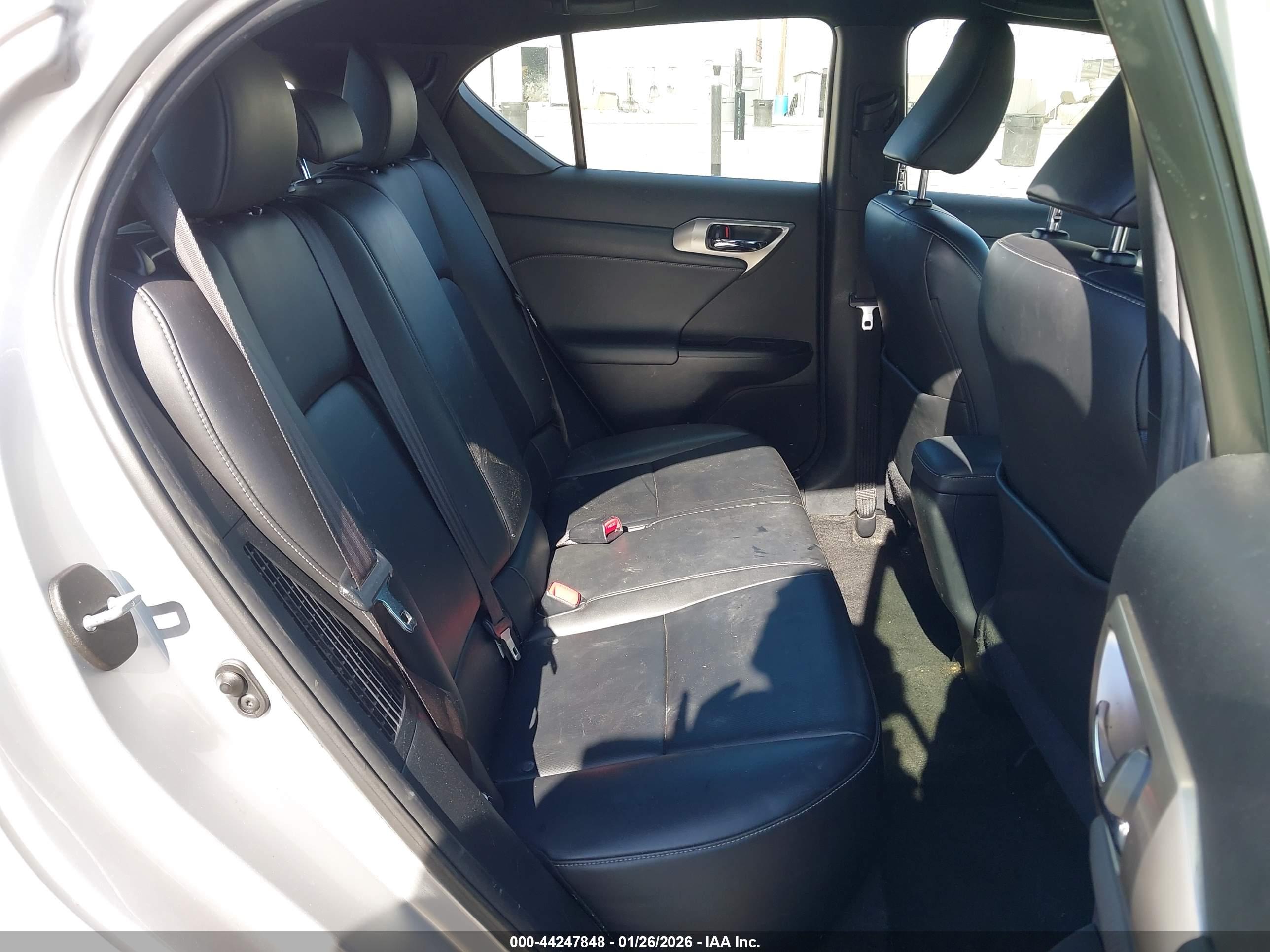 LEXUS CT image 8