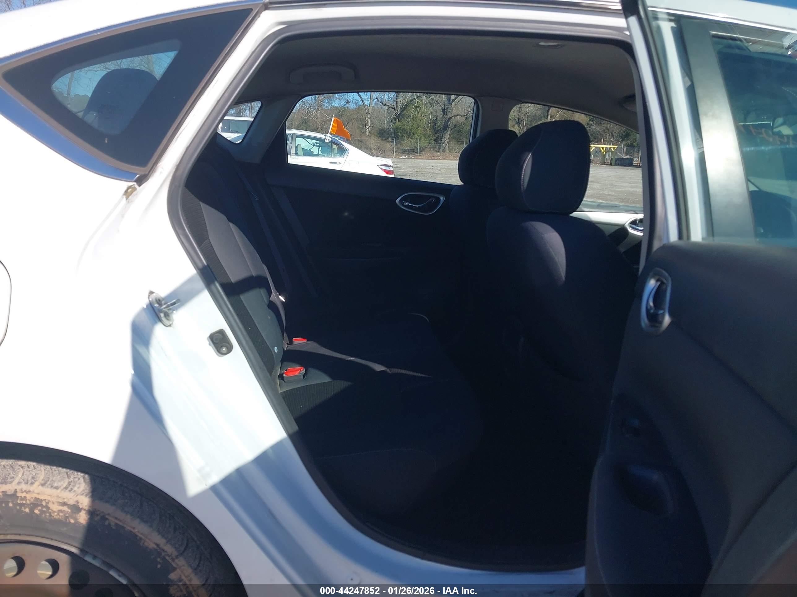 NISSAN SENTRA image 8
