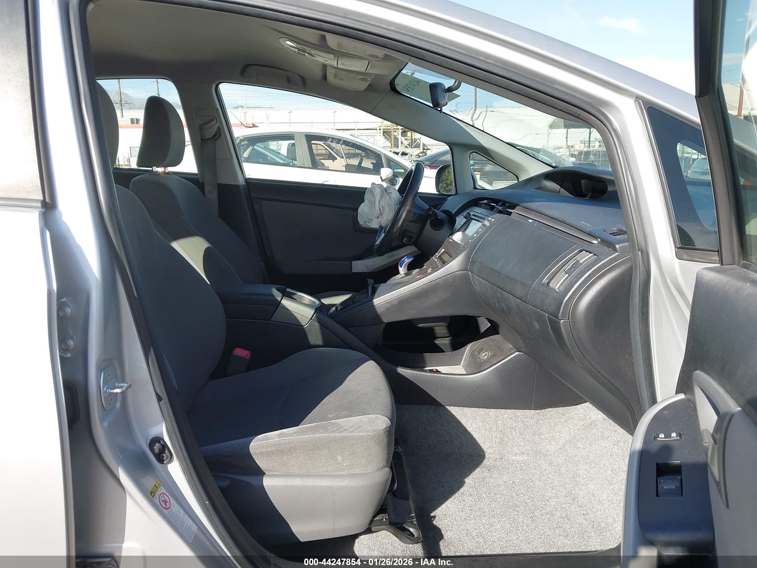 TOYOTA PRIUS image 5