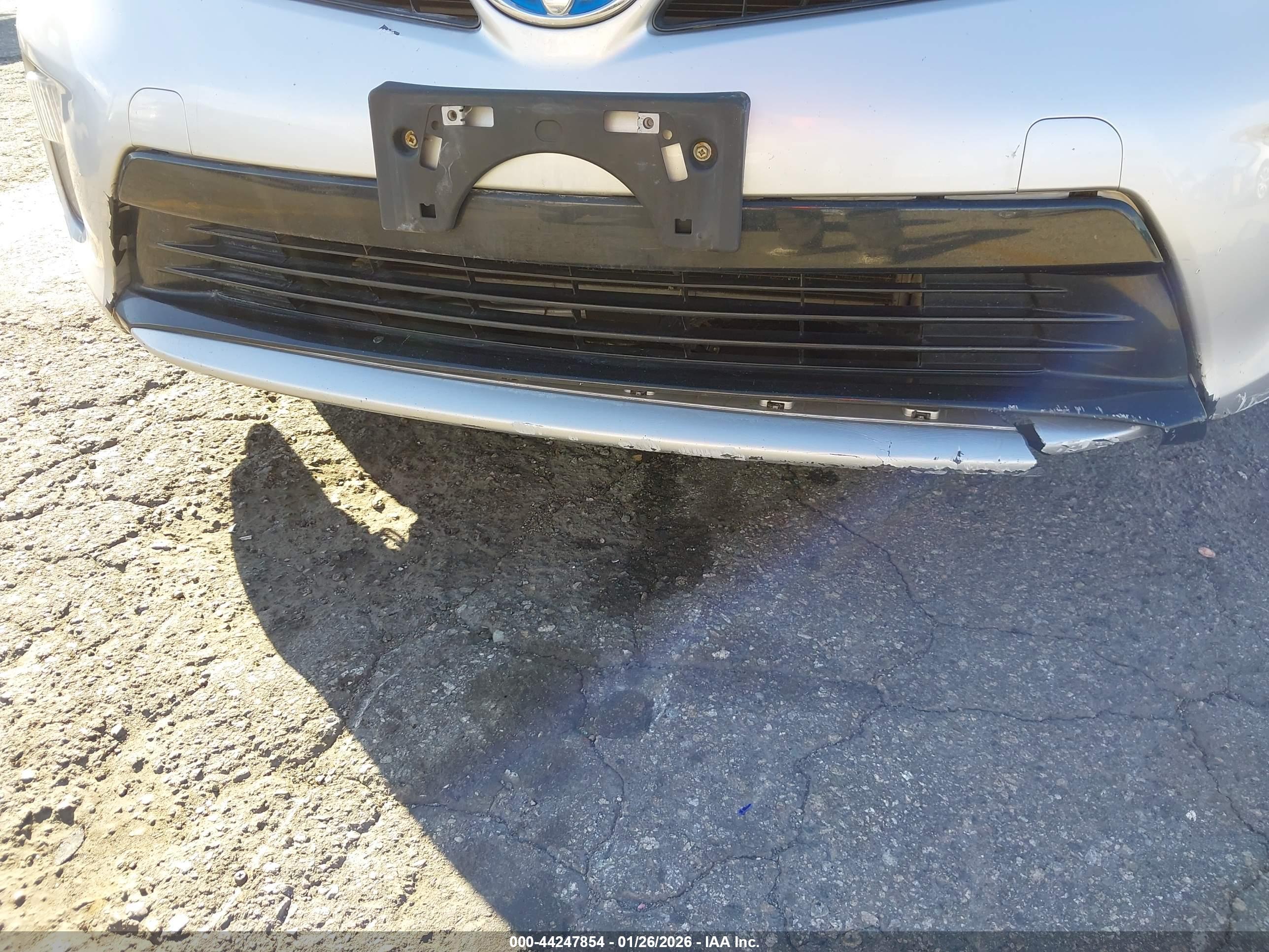 TOYOTA PRIUS image 6
