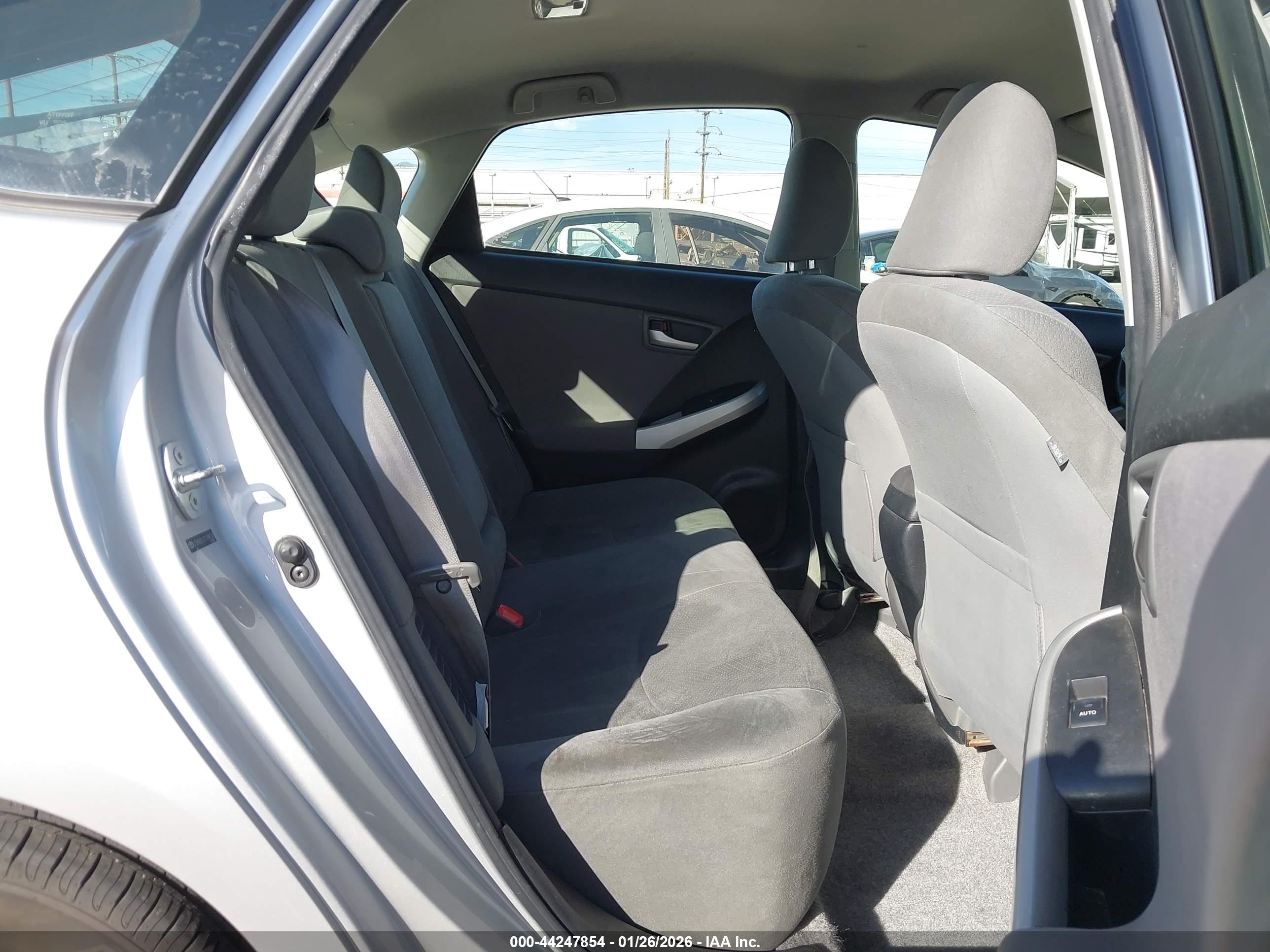 TOYOTA PRIUS image 8
