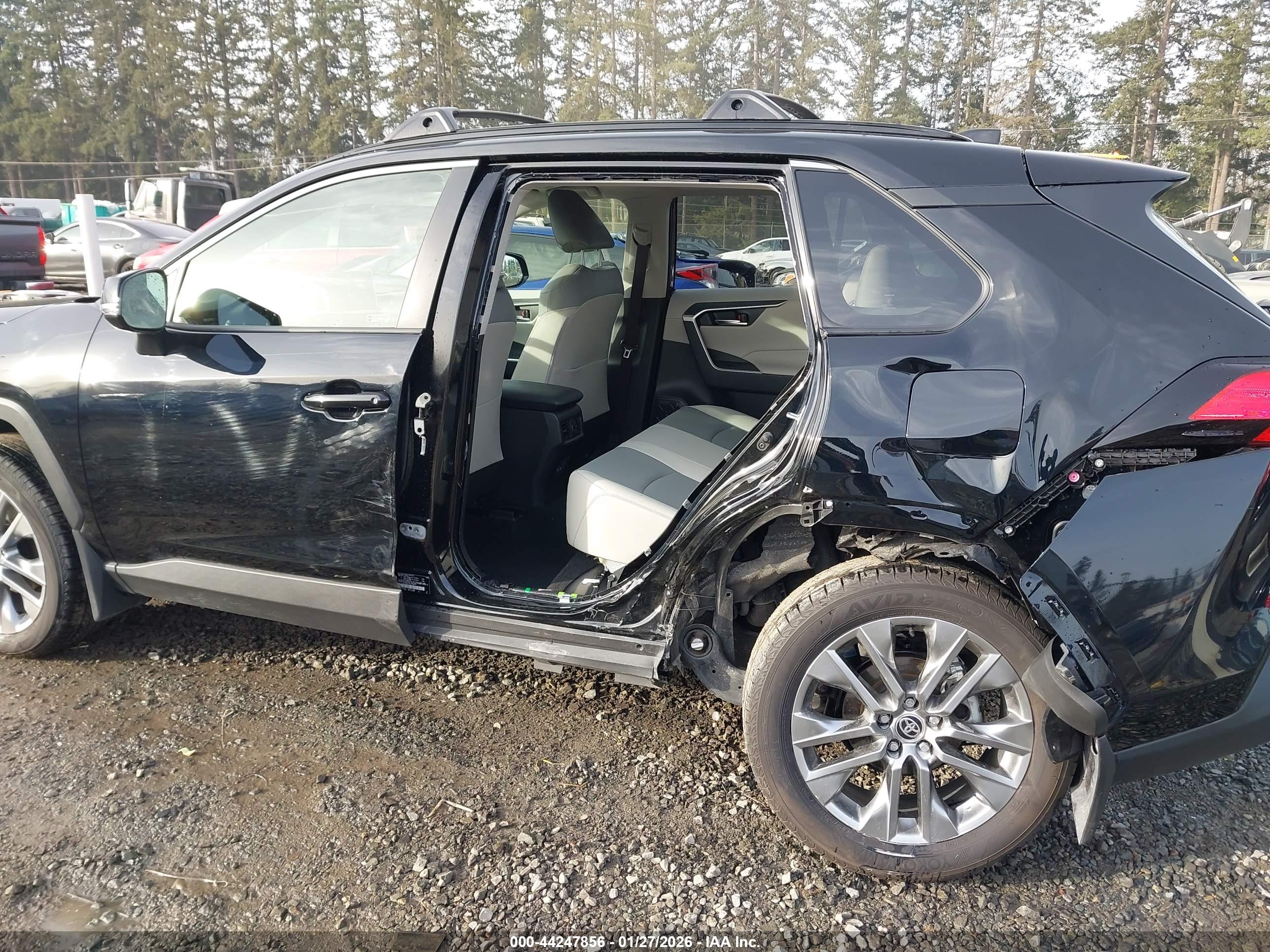 TOYOTA RAV4 image 6