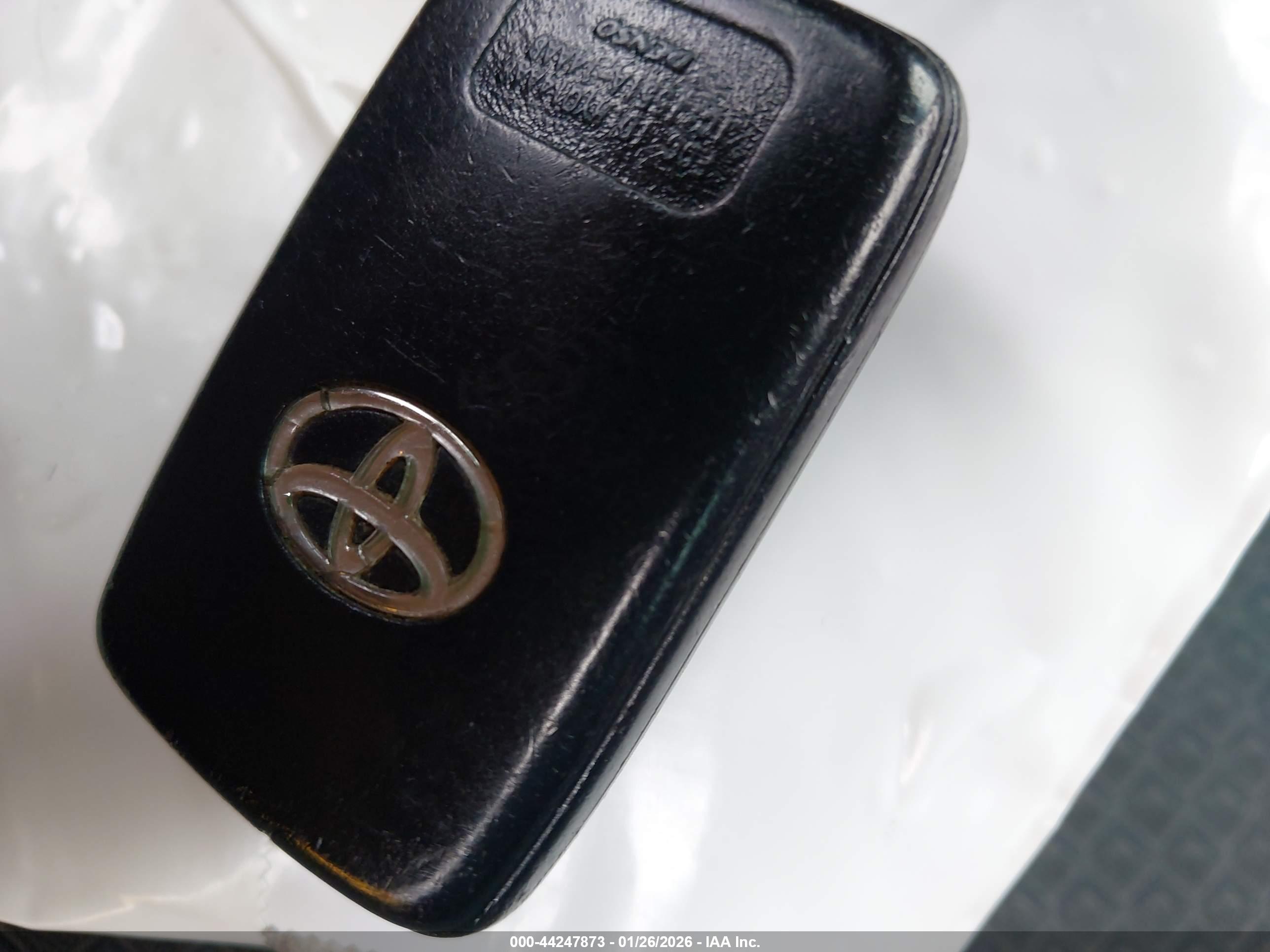 TOYOTA CAMRY image 11