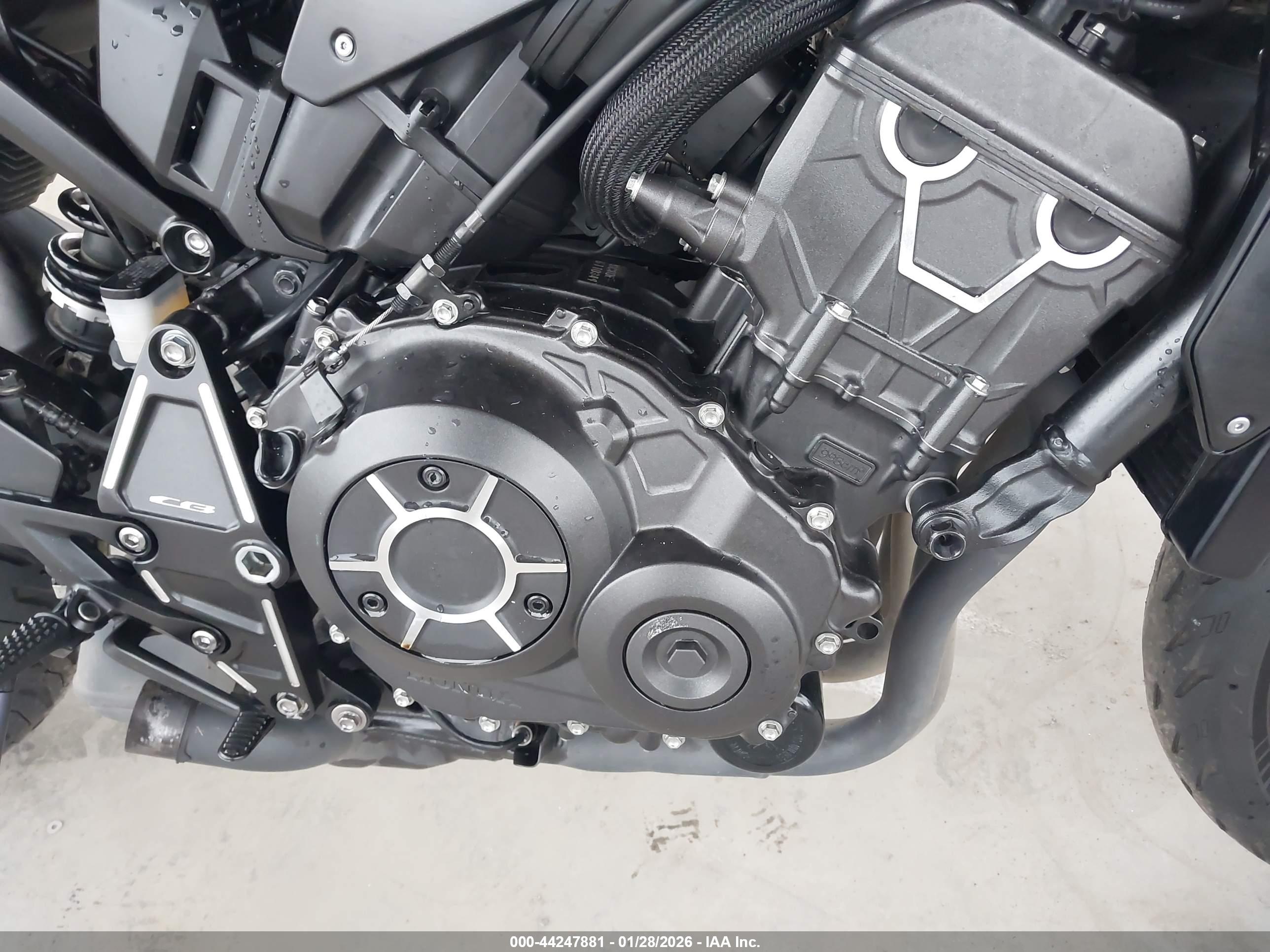 HONDA CB1000 image 8