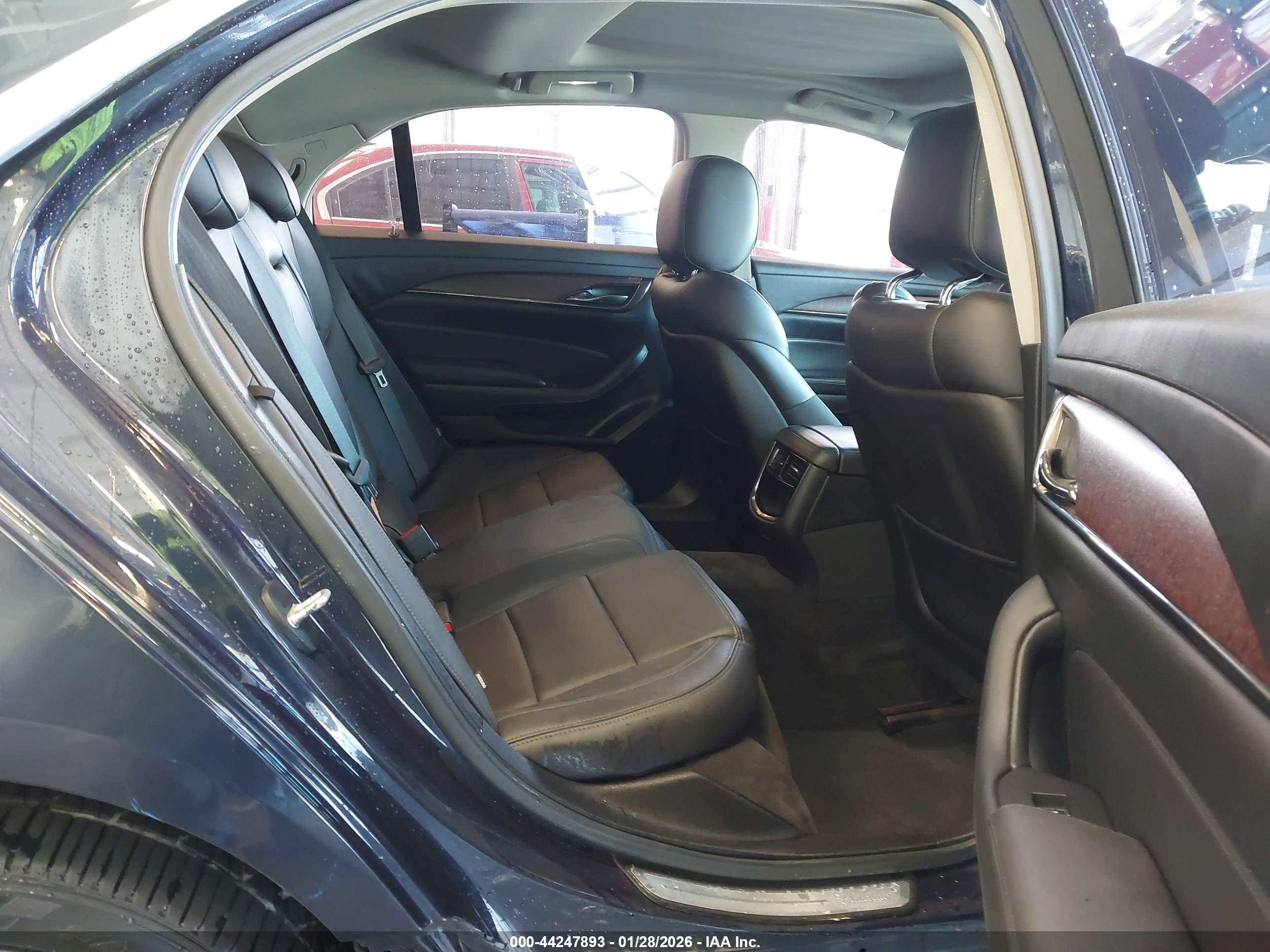 CADILLAC CTS image 8