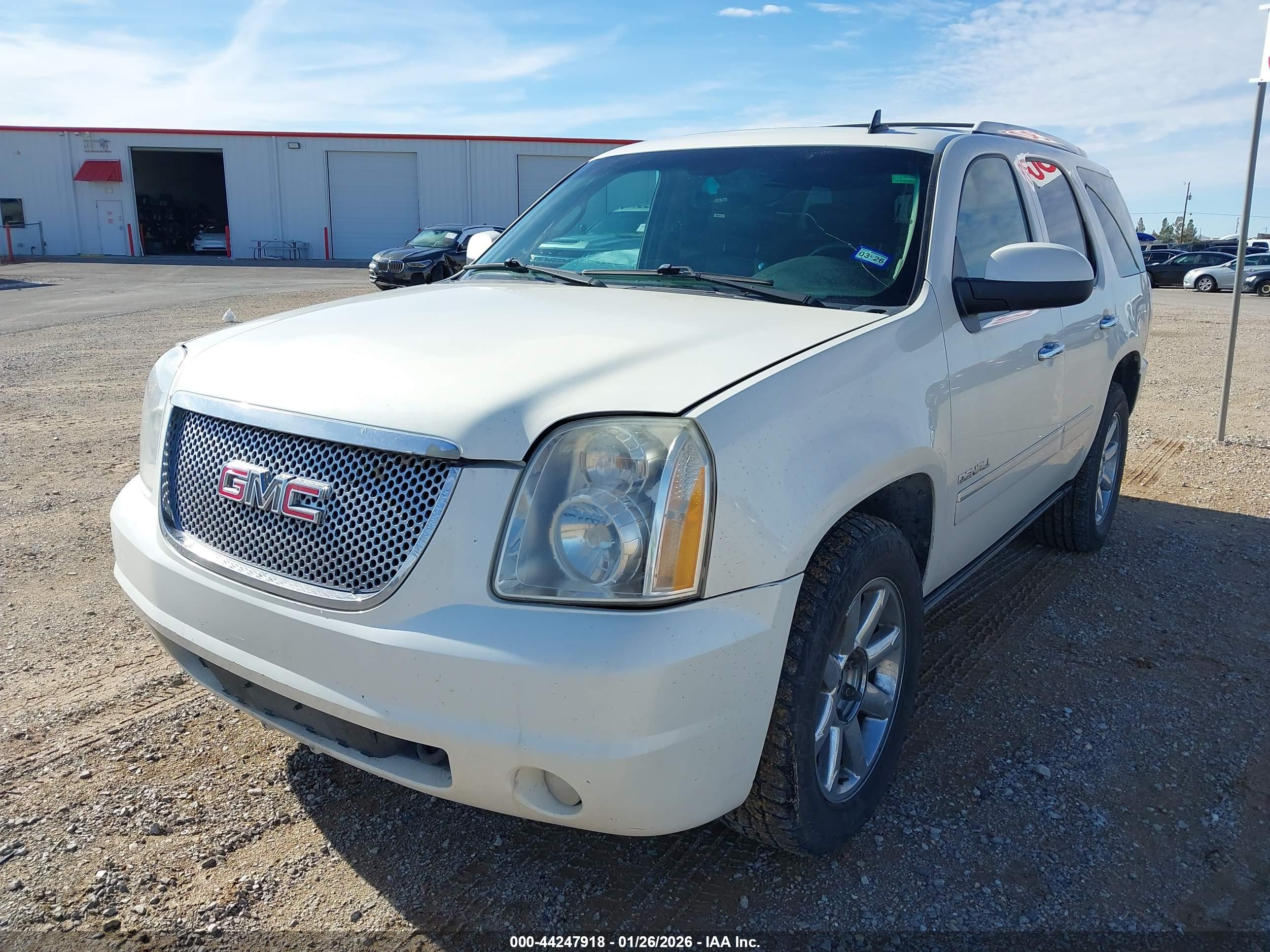 GMC YUKON image 2