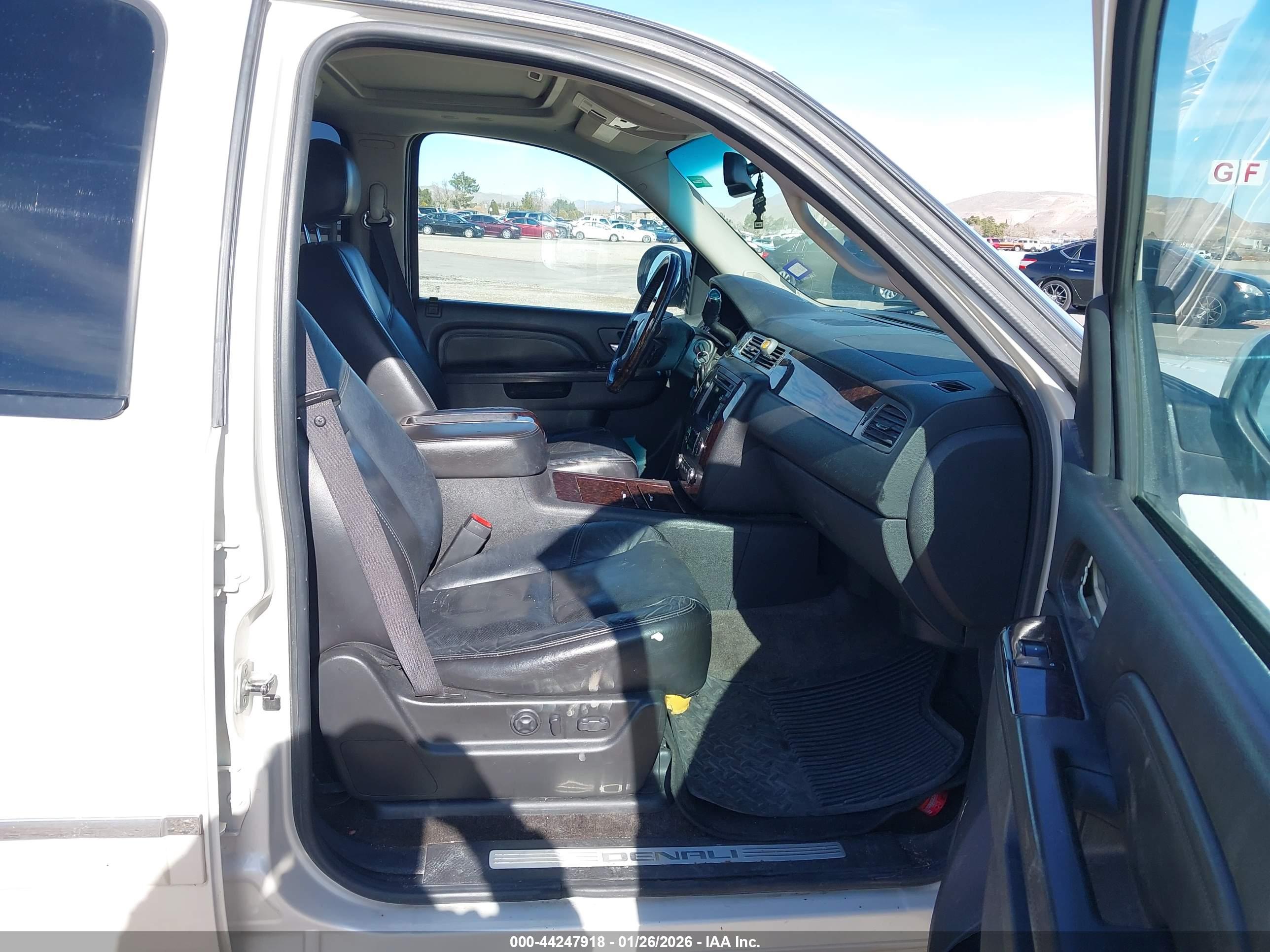 GMC YUKON image 5