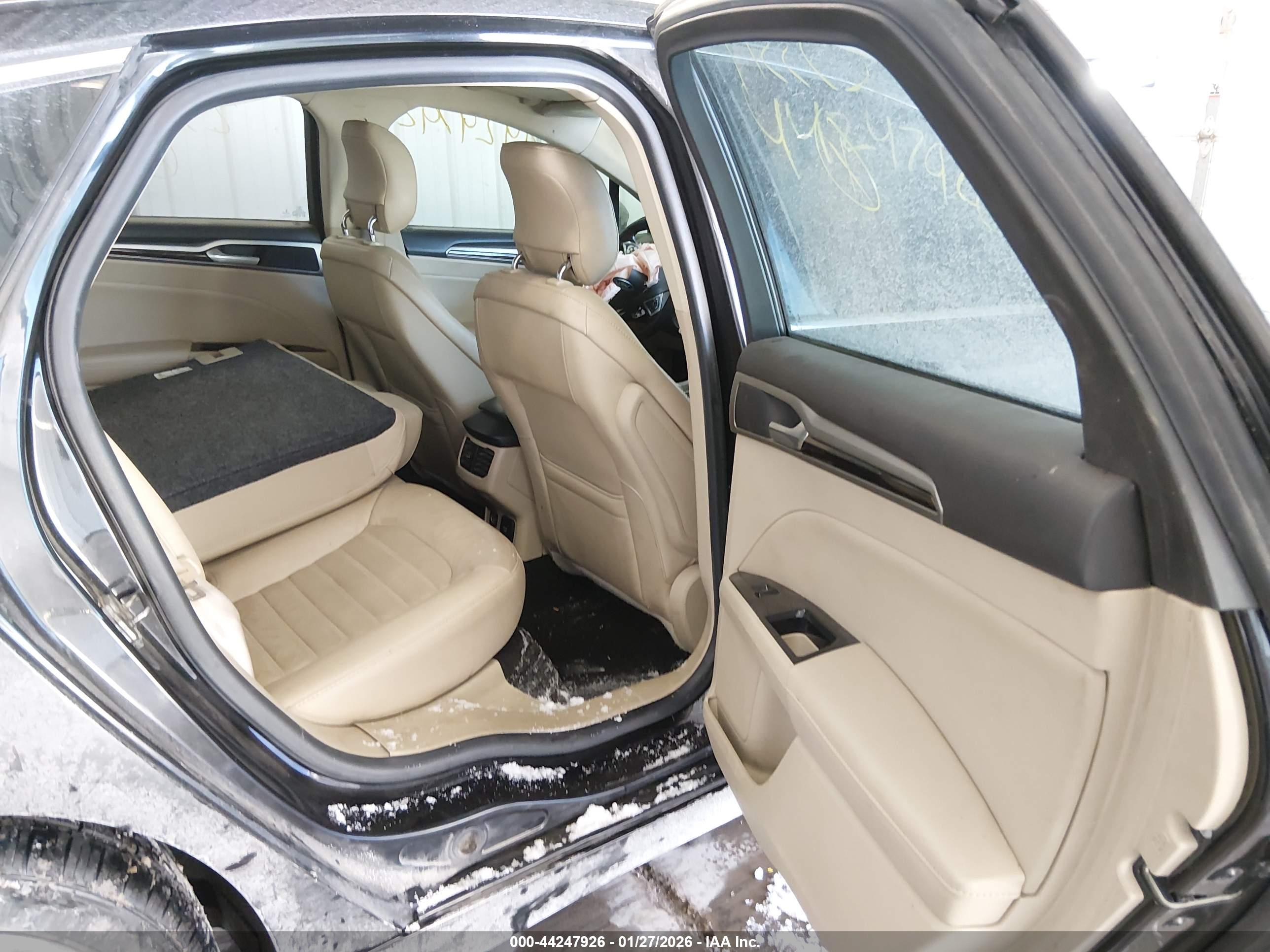 FORD FUSION image 8