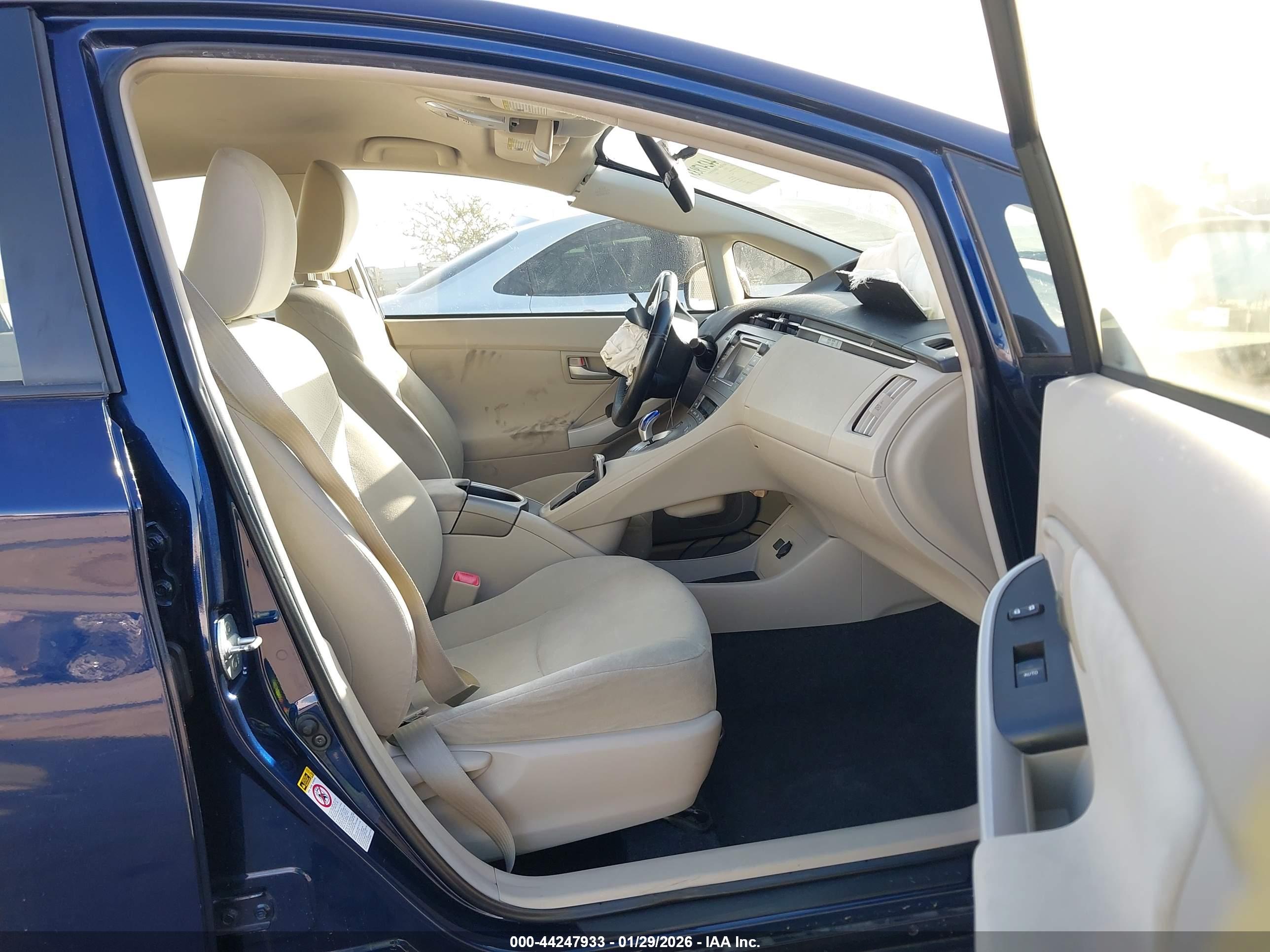 TOYOTA PRIUS image 5