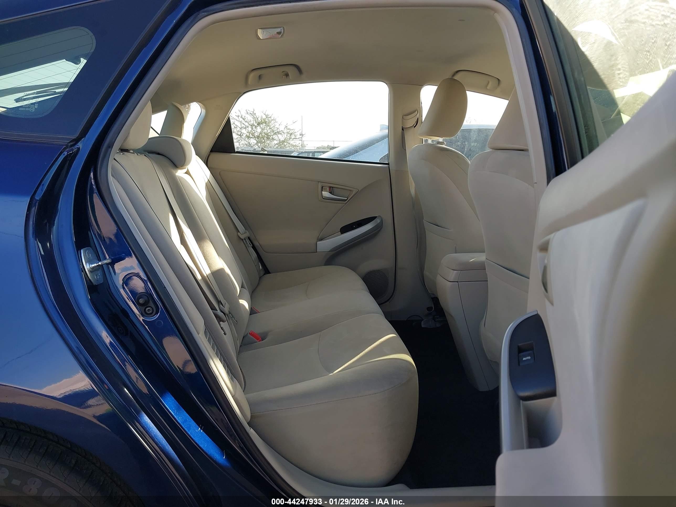 TOYOTA PRIUS image 8
