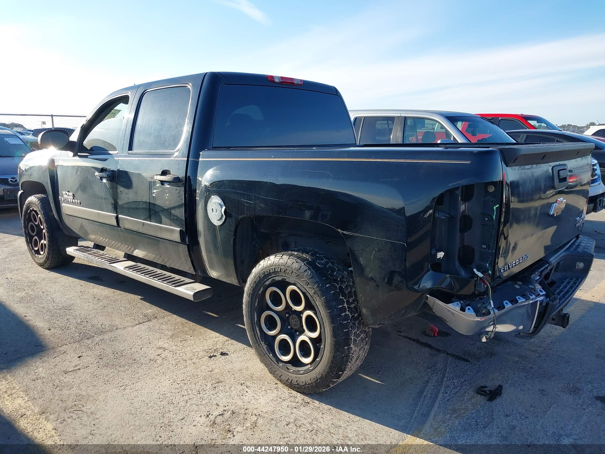 CHEVROLET SILVERADO image 3