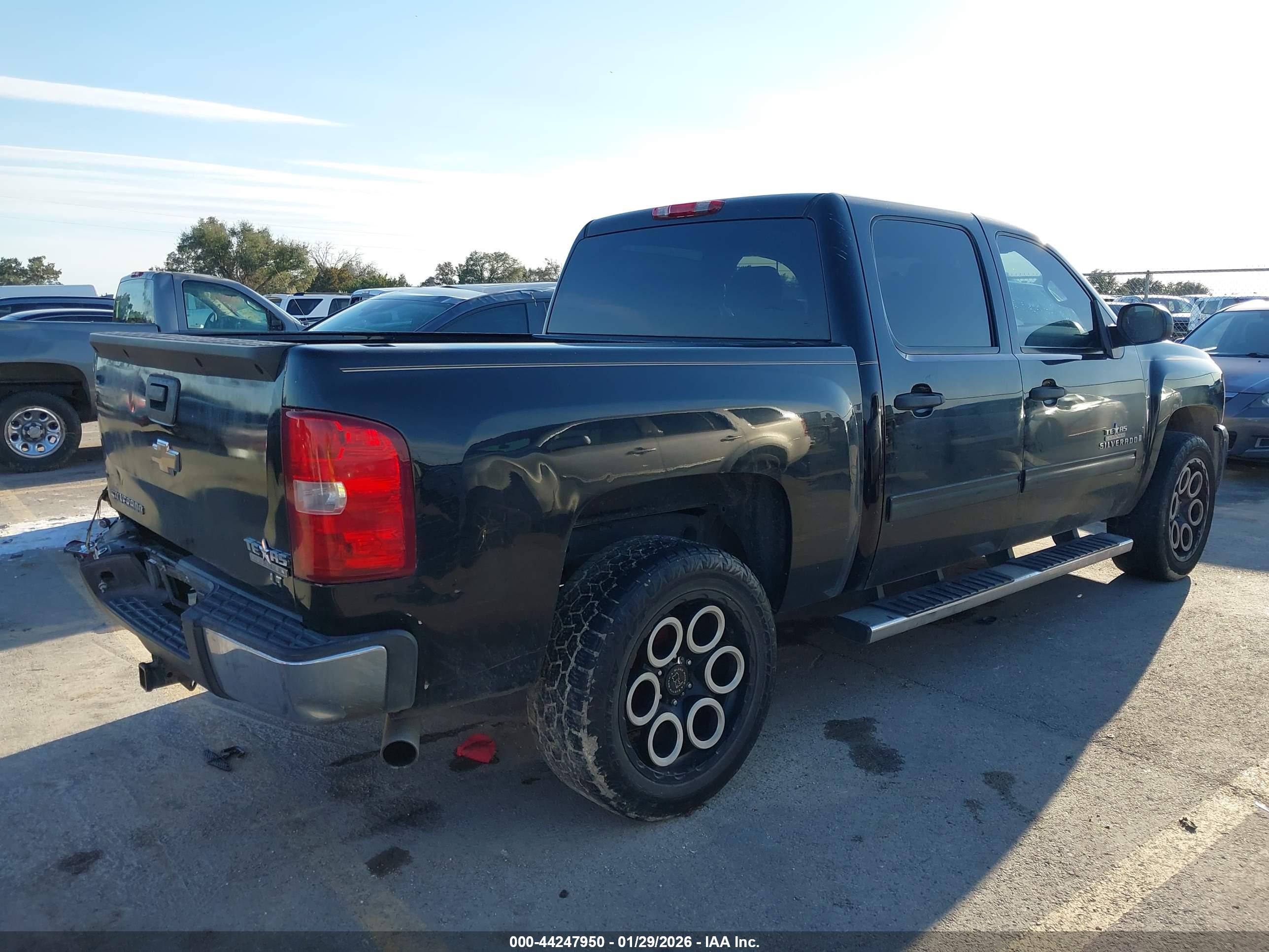 CHEVROLET SILVERADO image 4