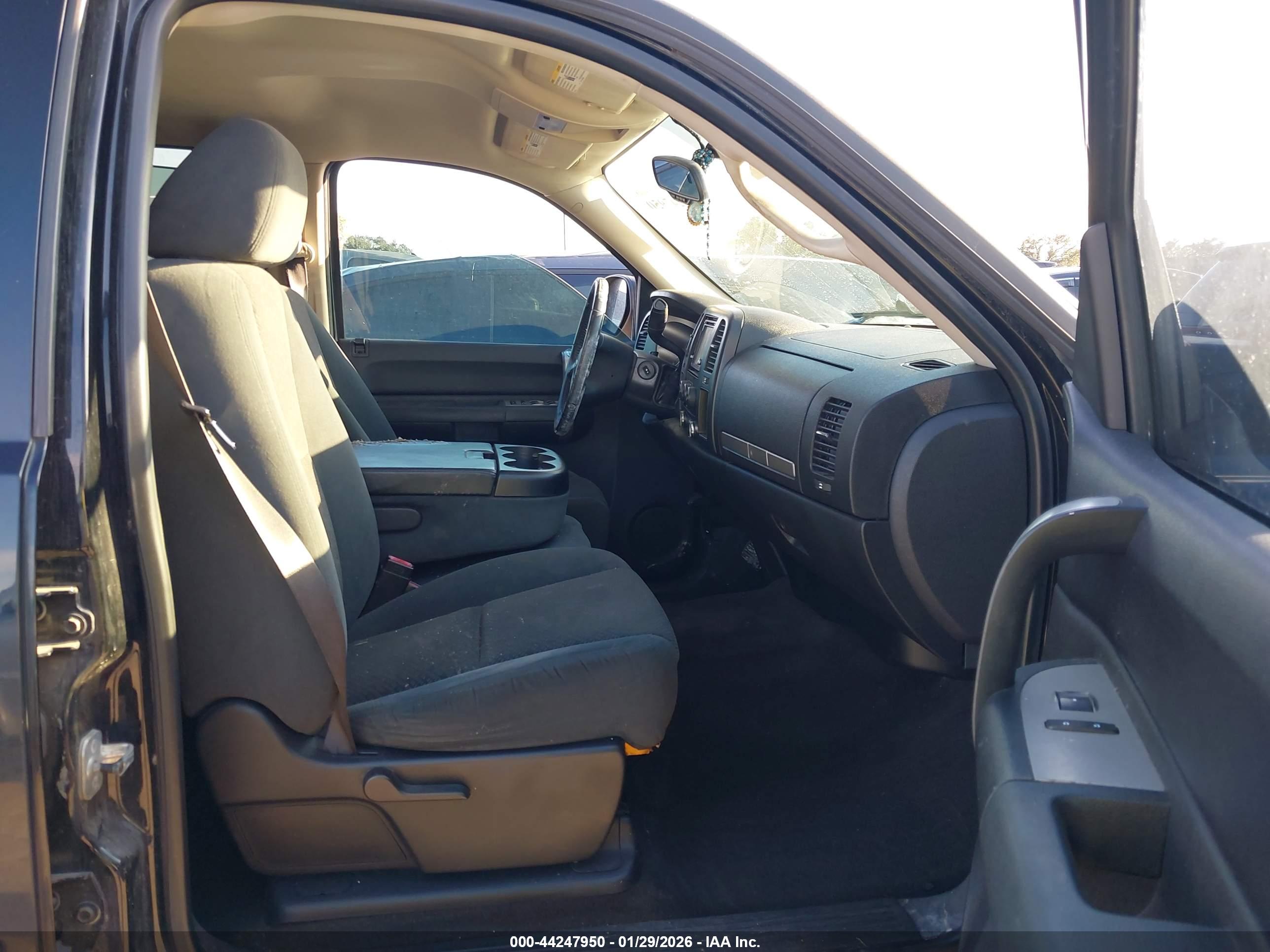 CHEVROLET SILVERADO image 5