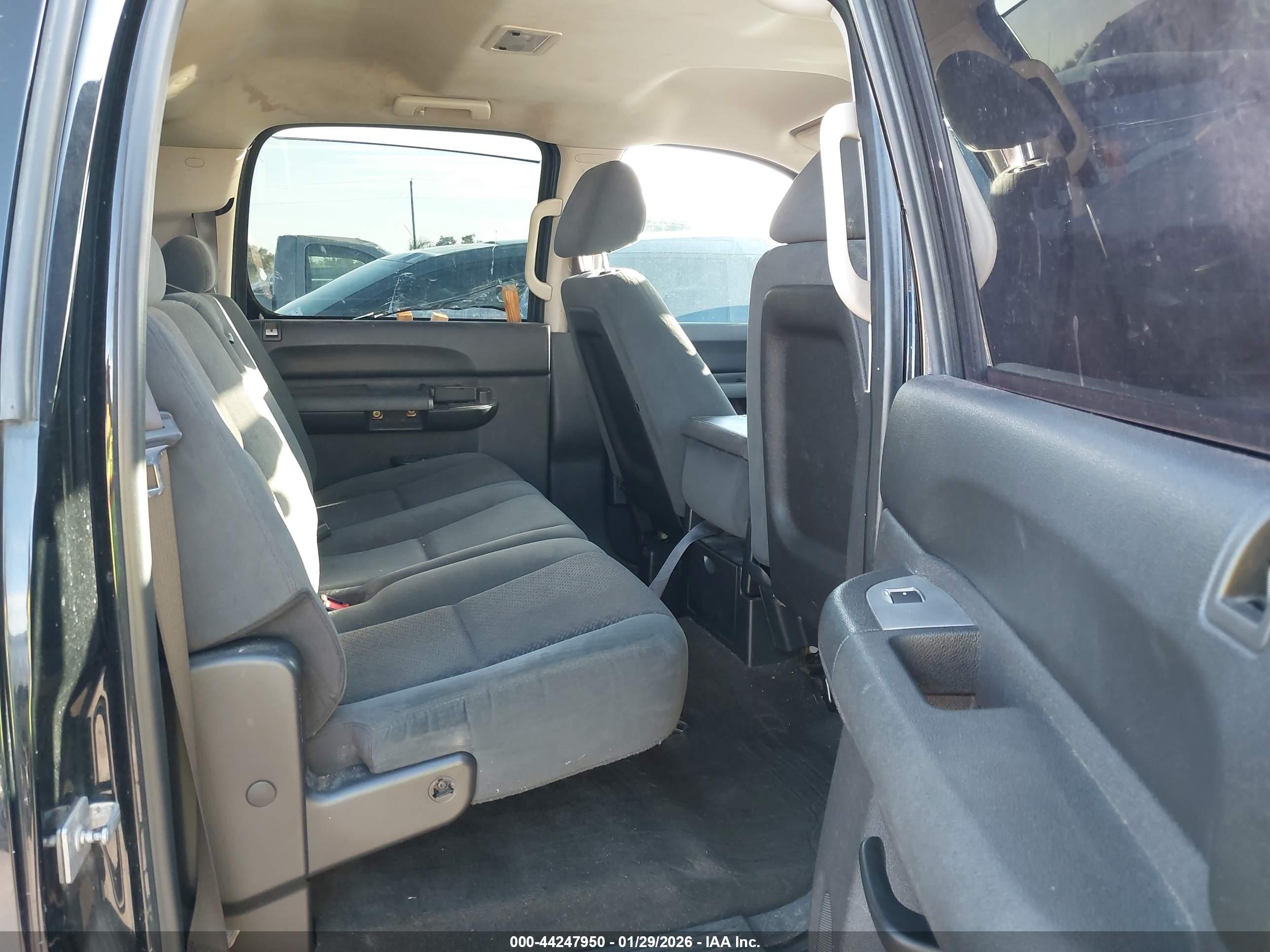 CHEVROLET SILVERADO image 8
