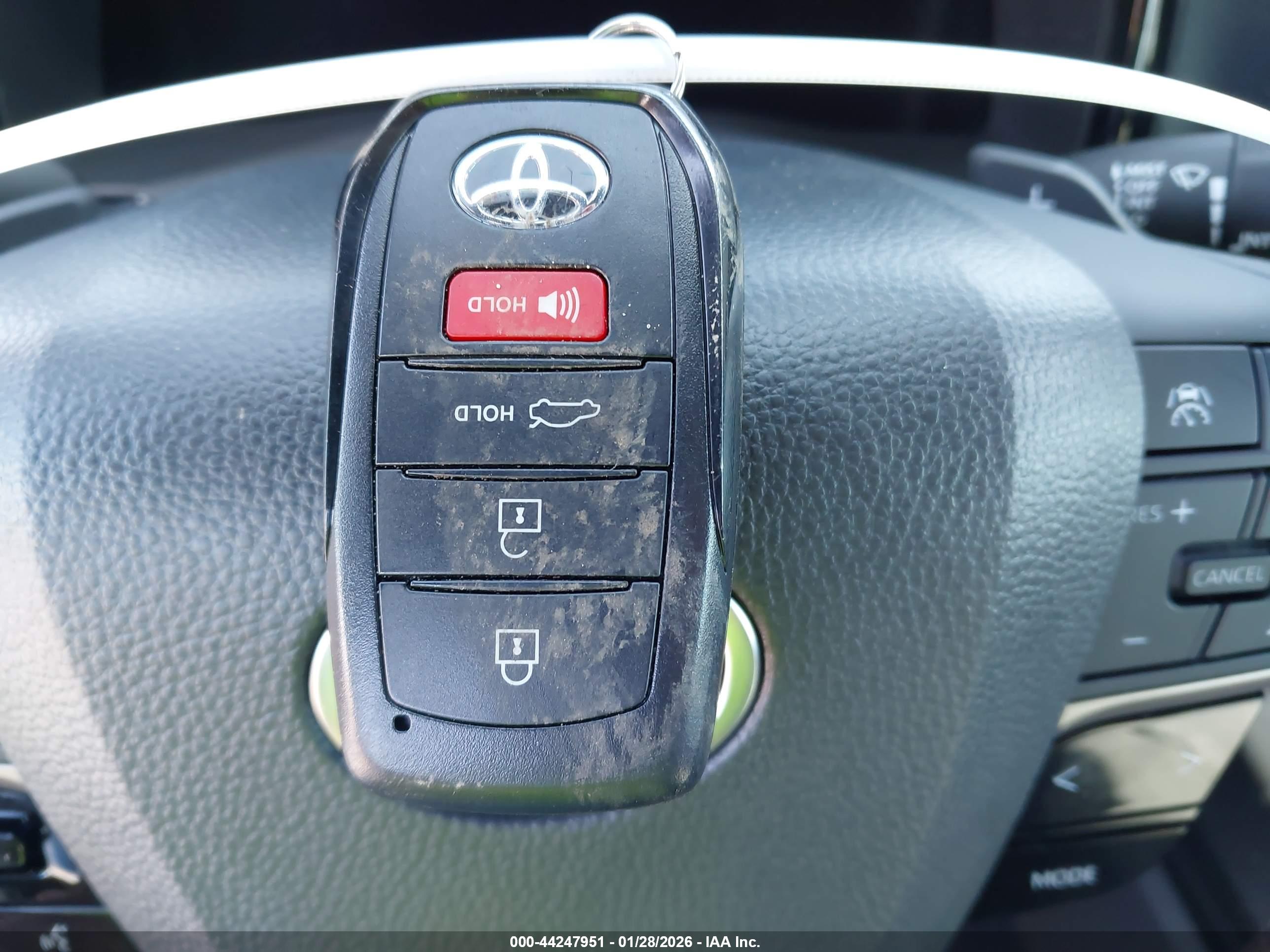 TOYOTA CAMRY image 11