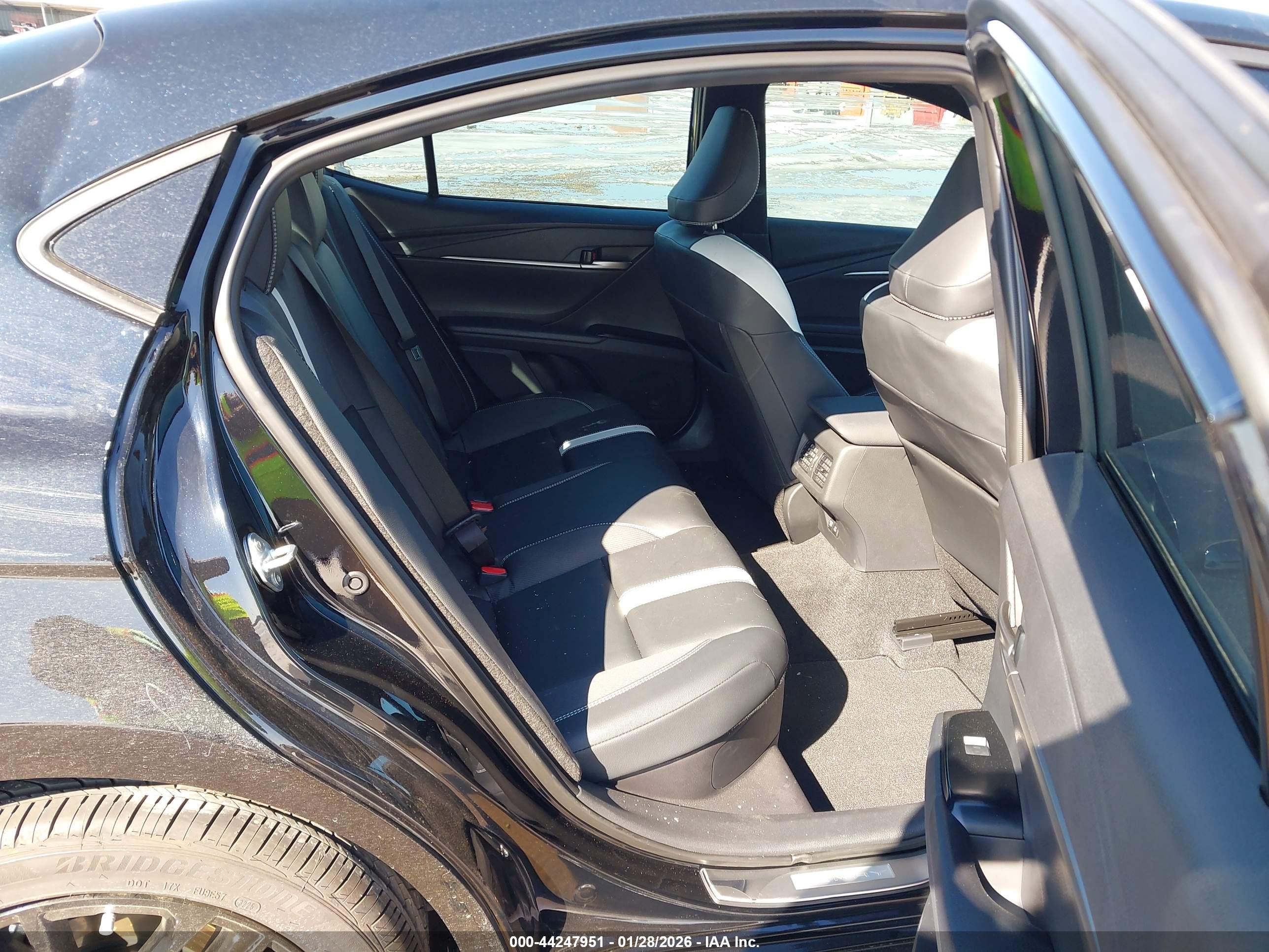 TOYOTA CAMRY image 8