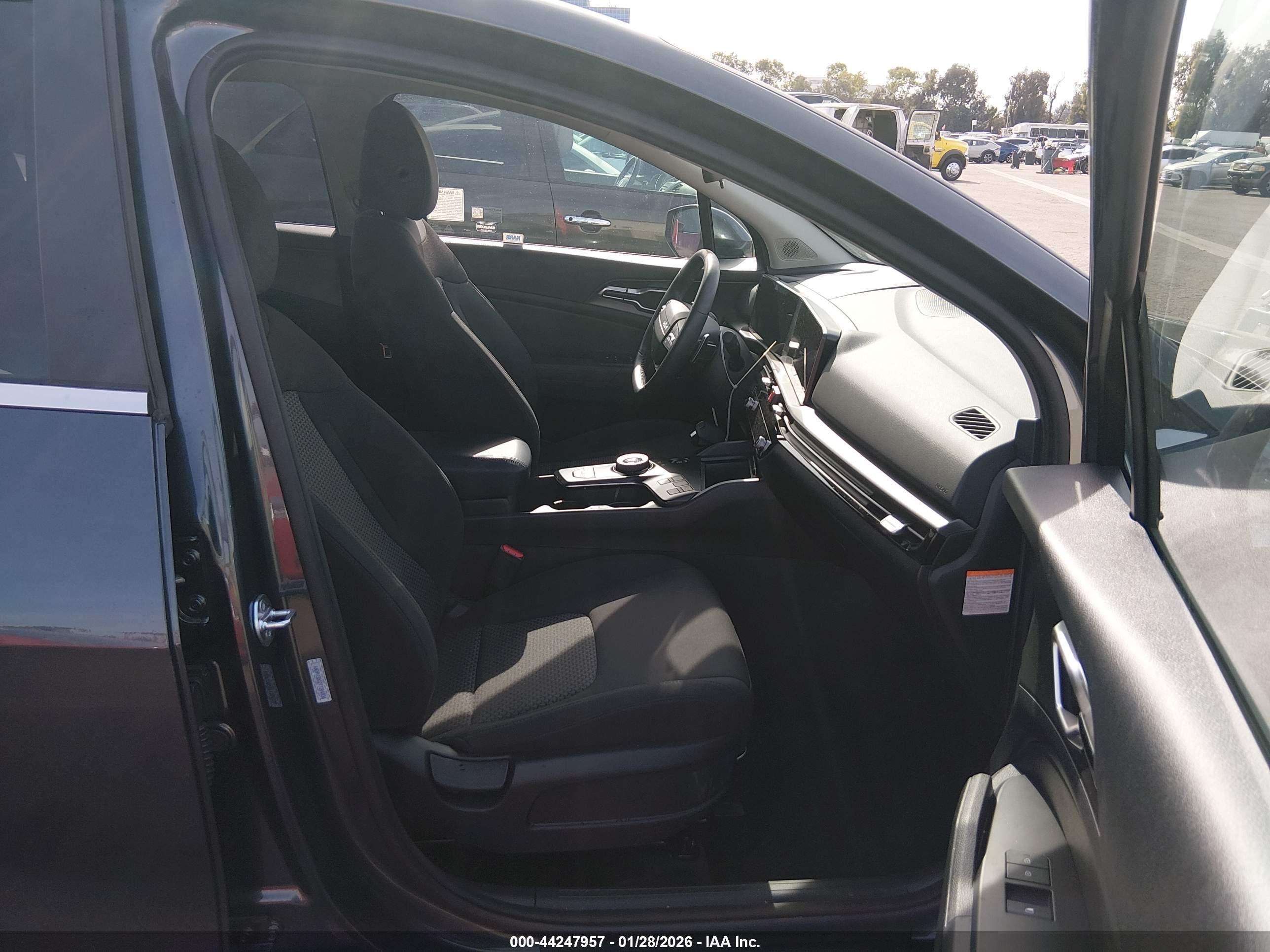 KIA SPORTAGE image 5