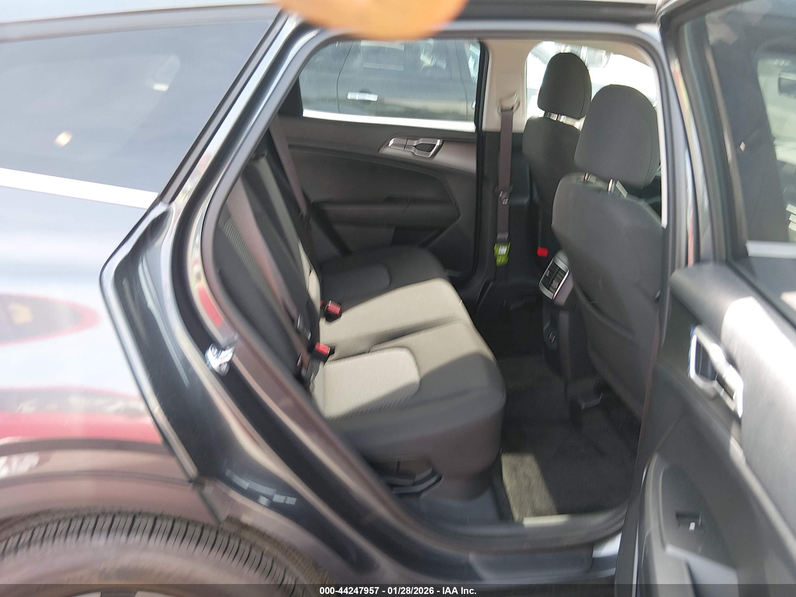 KIA SPORTAGE image 8
