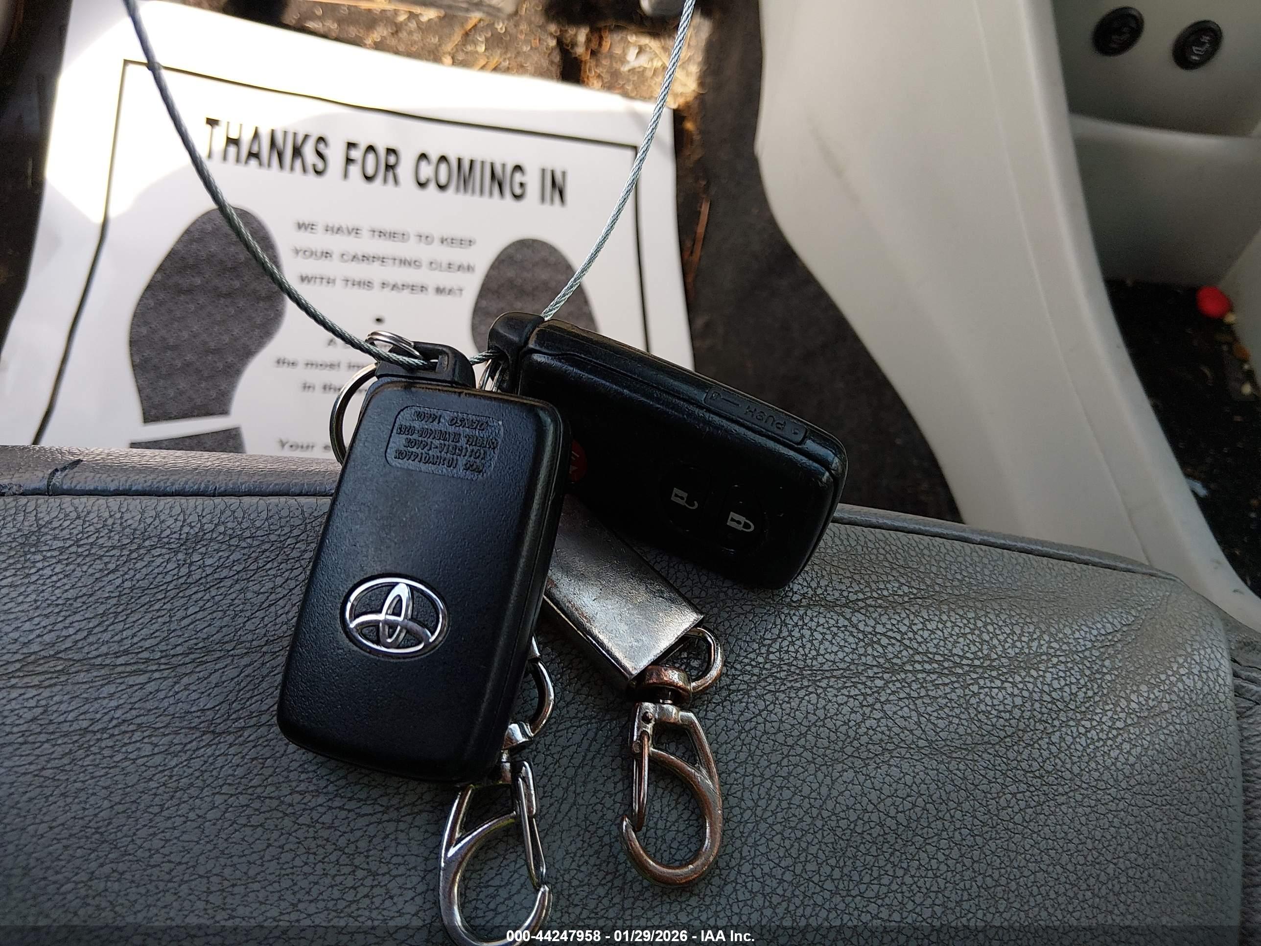 TOYOTA PRIUS image 11