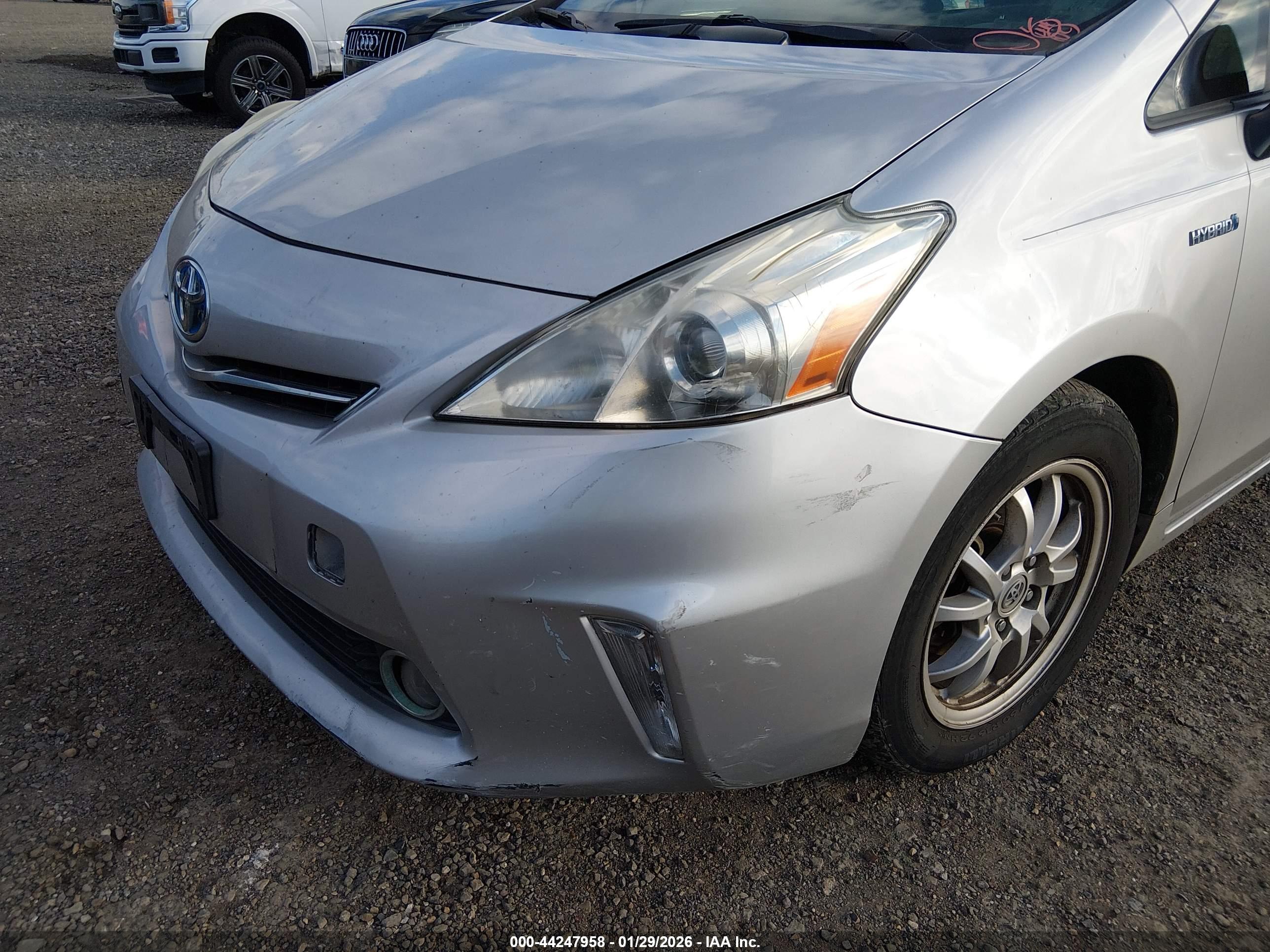 TOYOTA PRIUS image 6