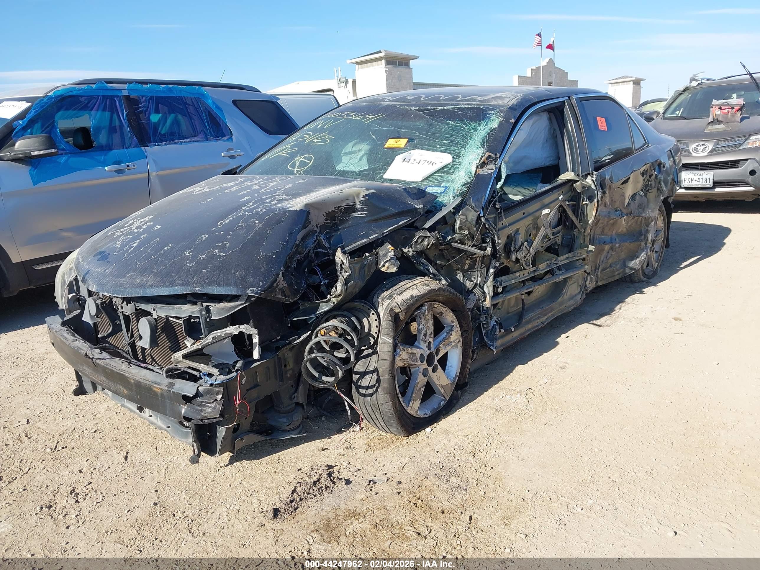 TOYOTA CAMRY image 2
