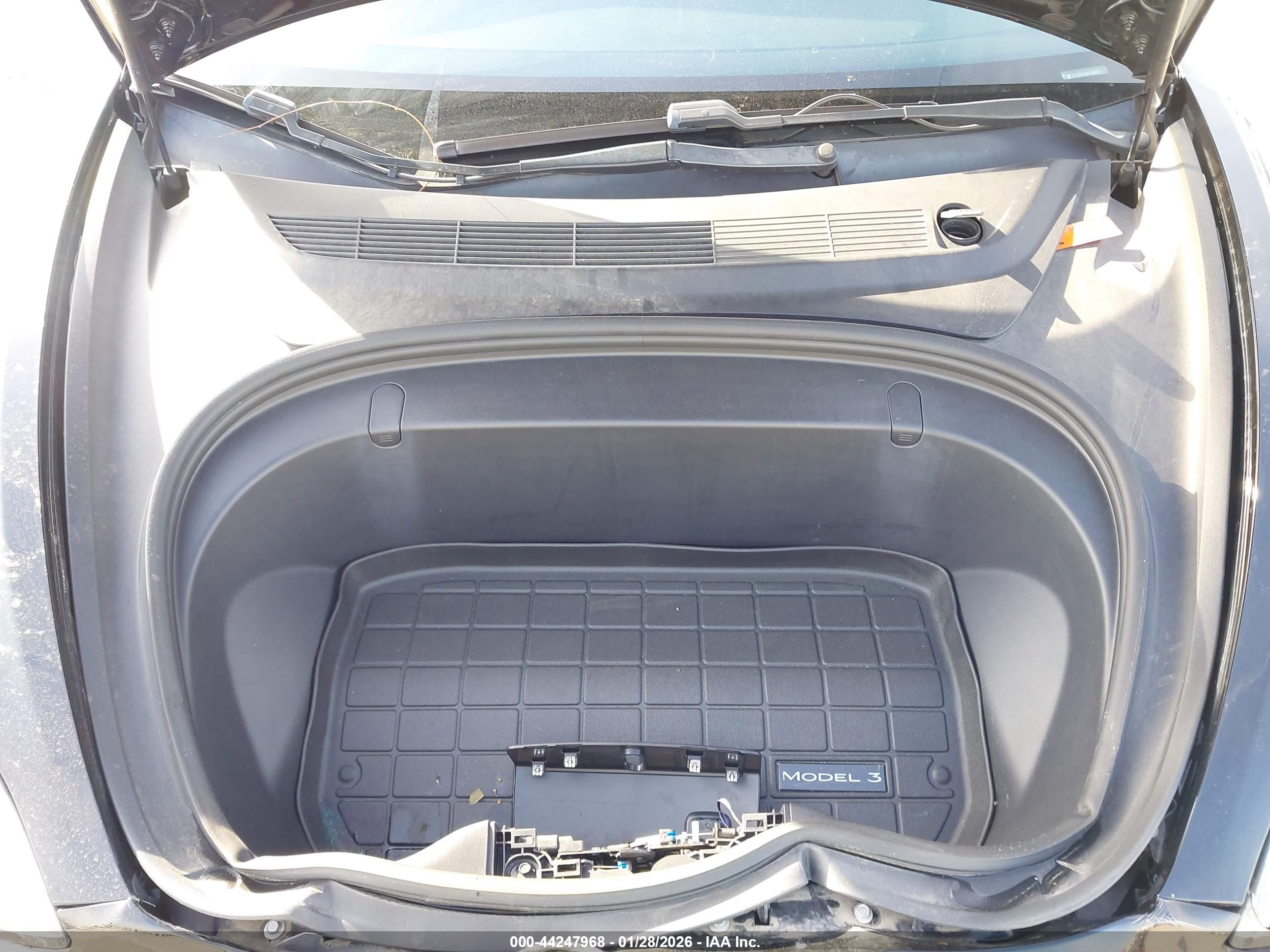 TESLA MODEL image 10