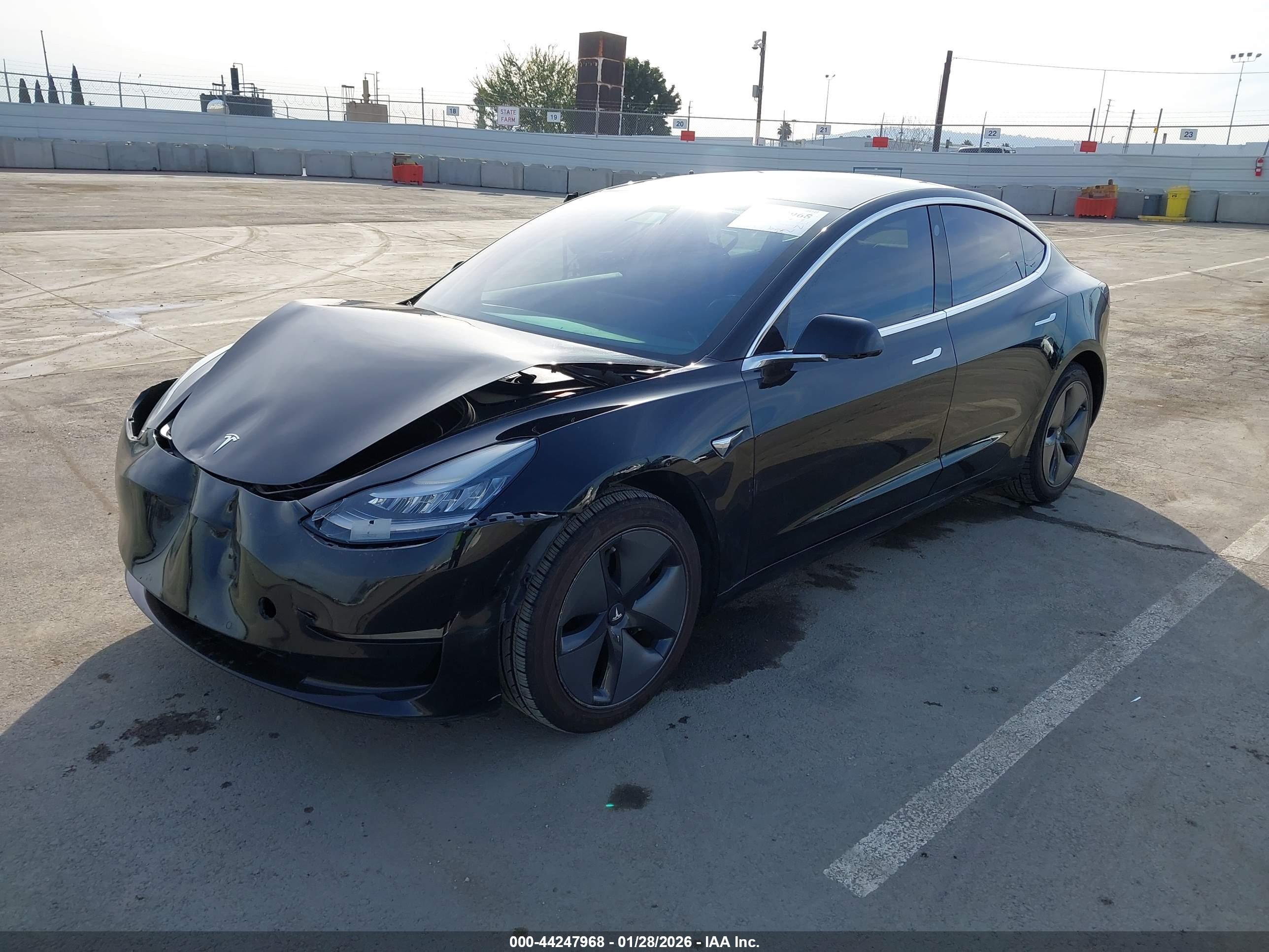 TESLA MODEL image 2