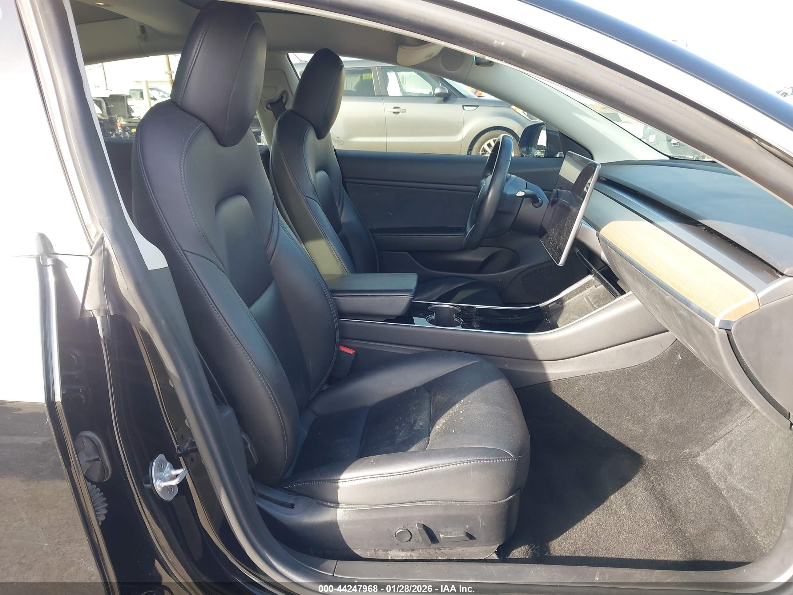 TESLA MODEL image 5