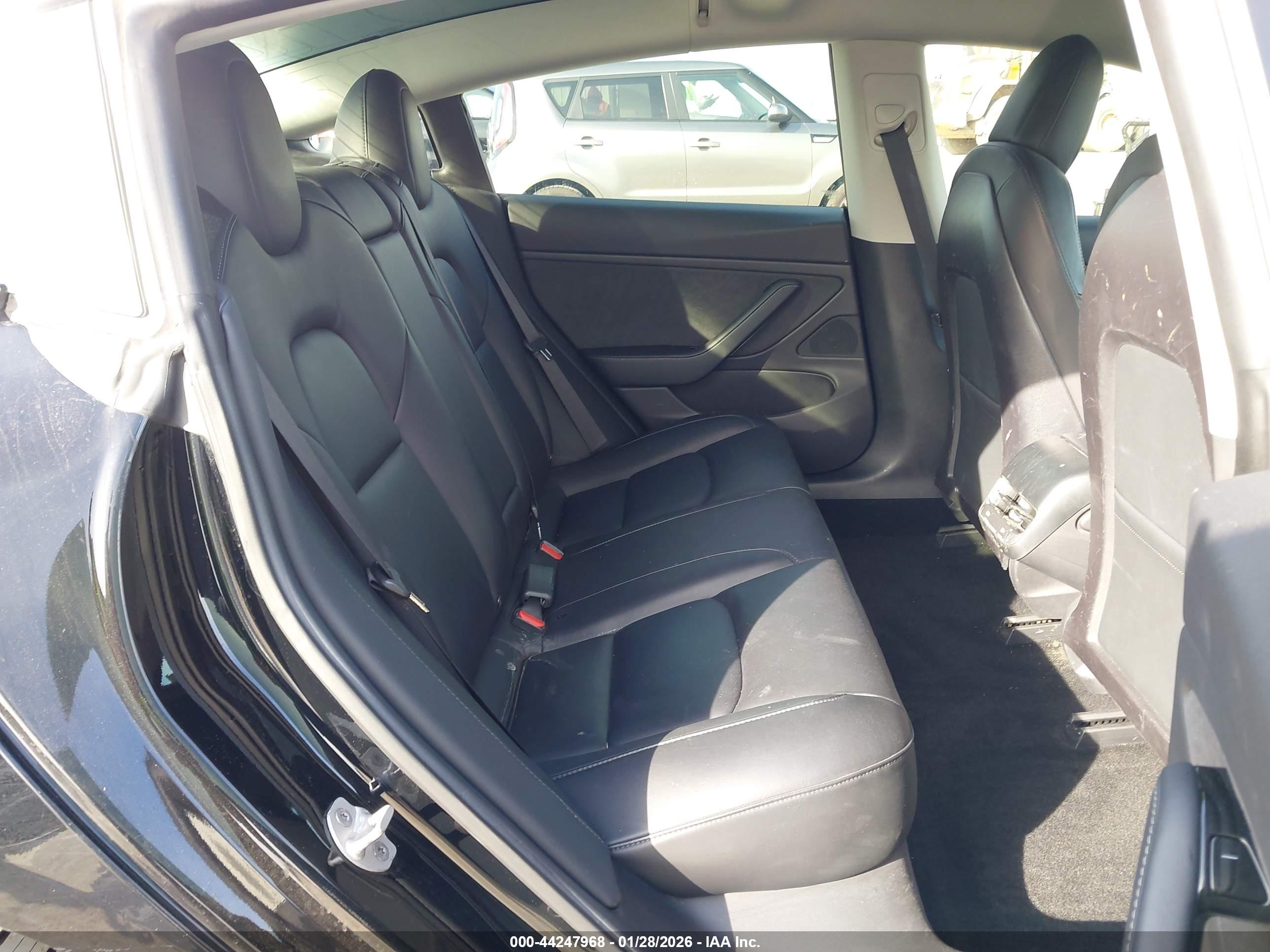 TESLA MODEL image 8