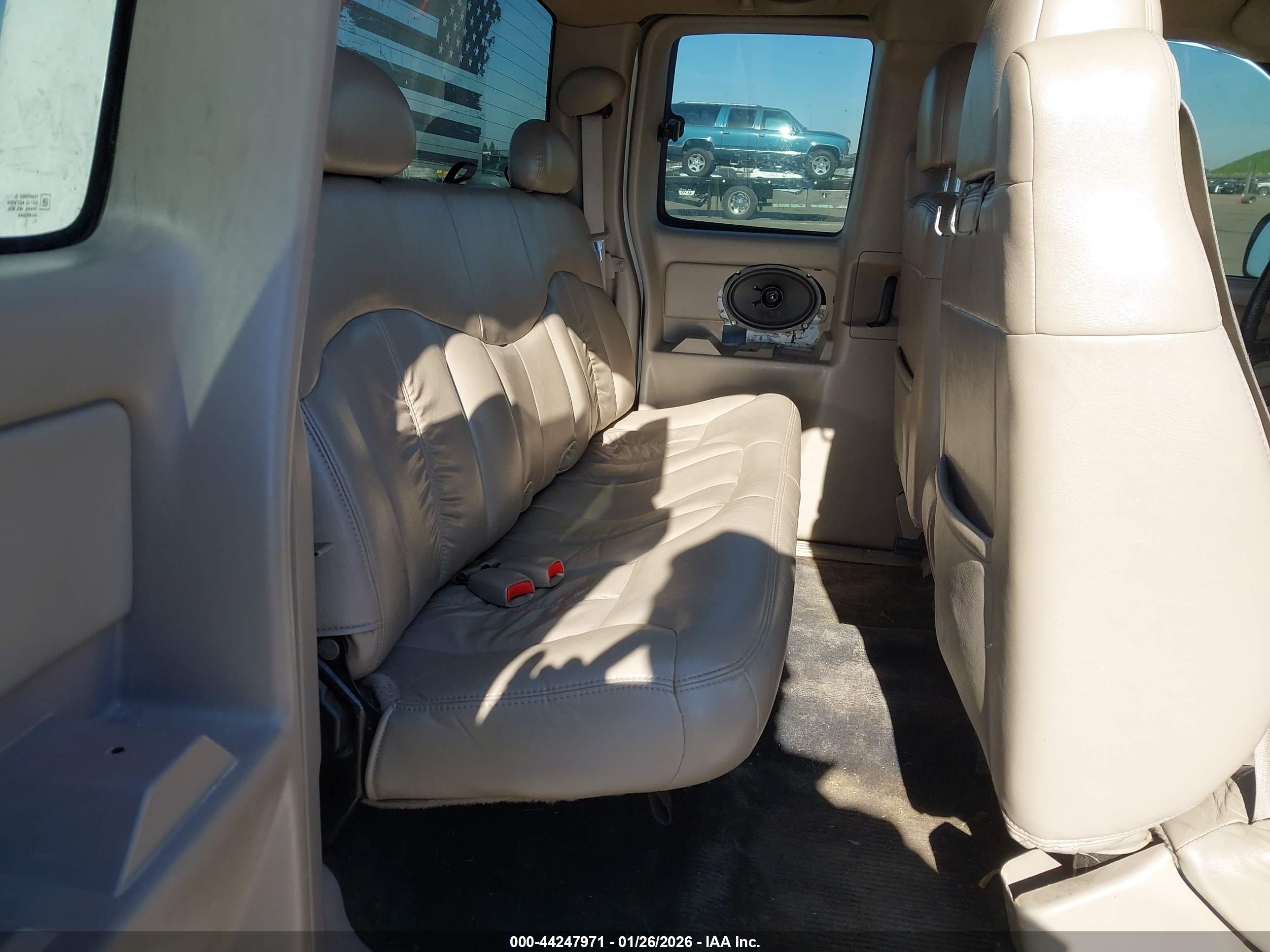 CHEVROLET SILVERADO image 8
