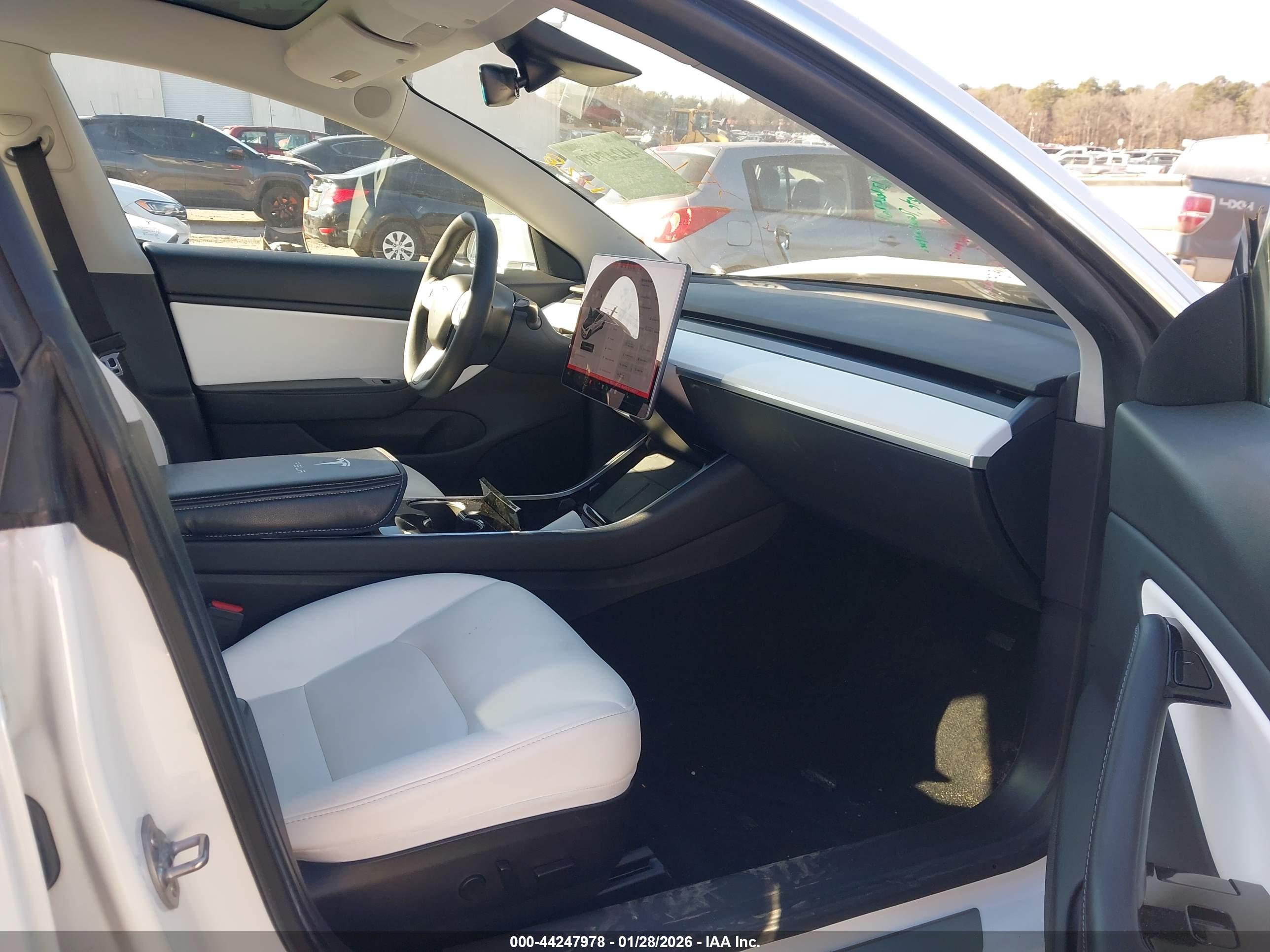 TESLA MODEL image 5