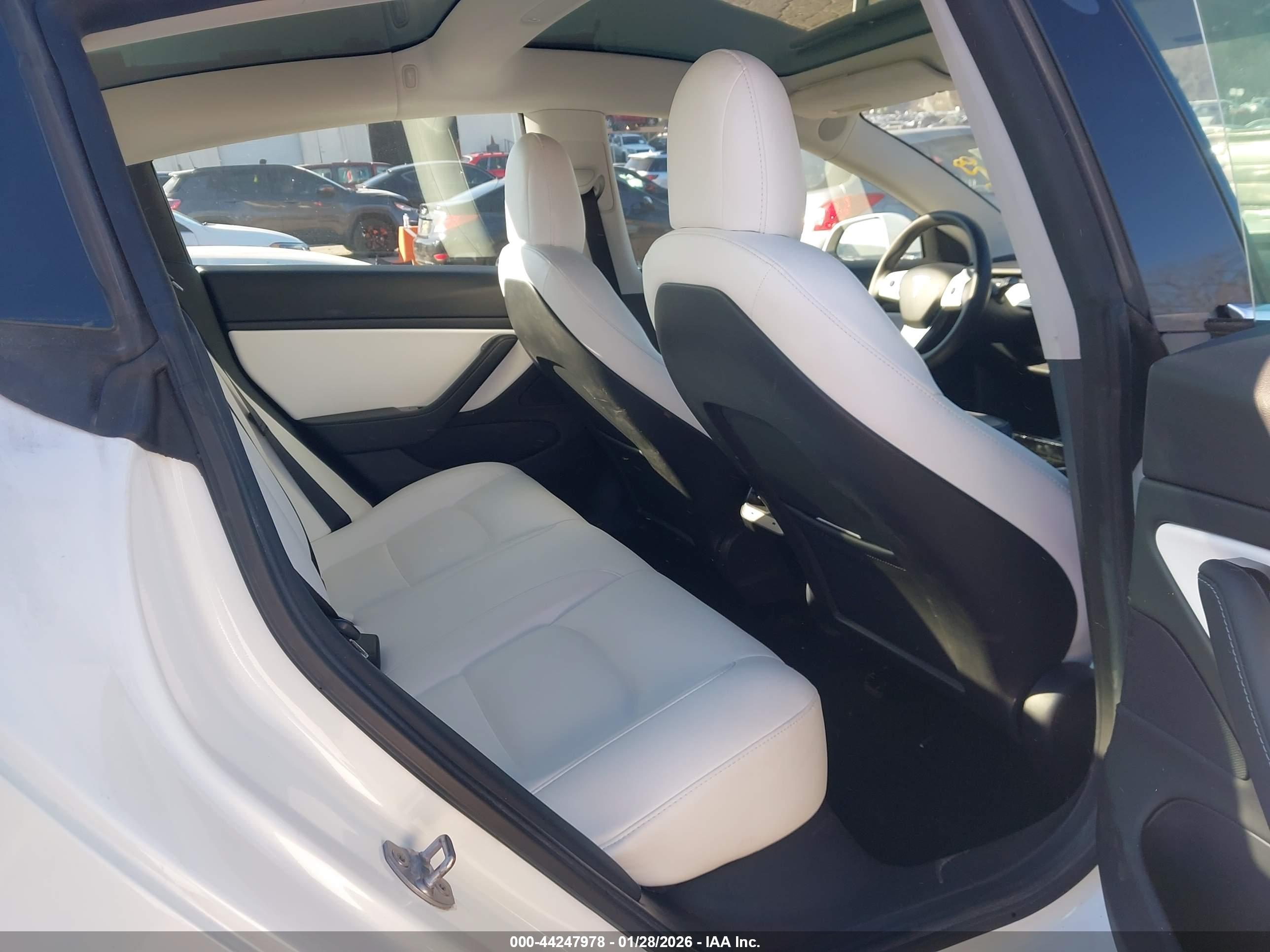 TESLA MODEL image 8