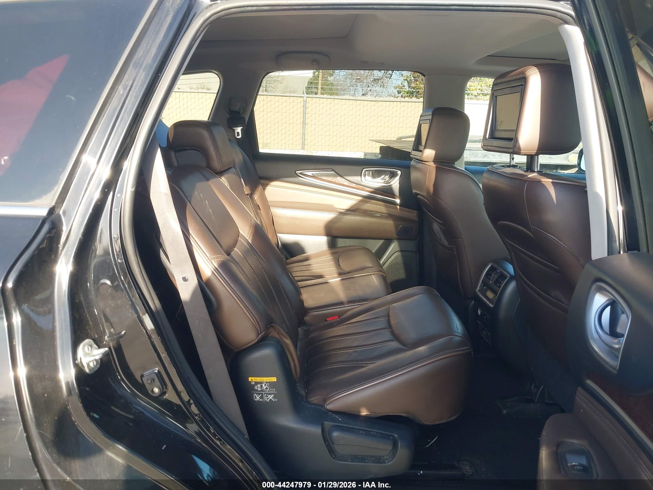 INFINITI JX35 image 8