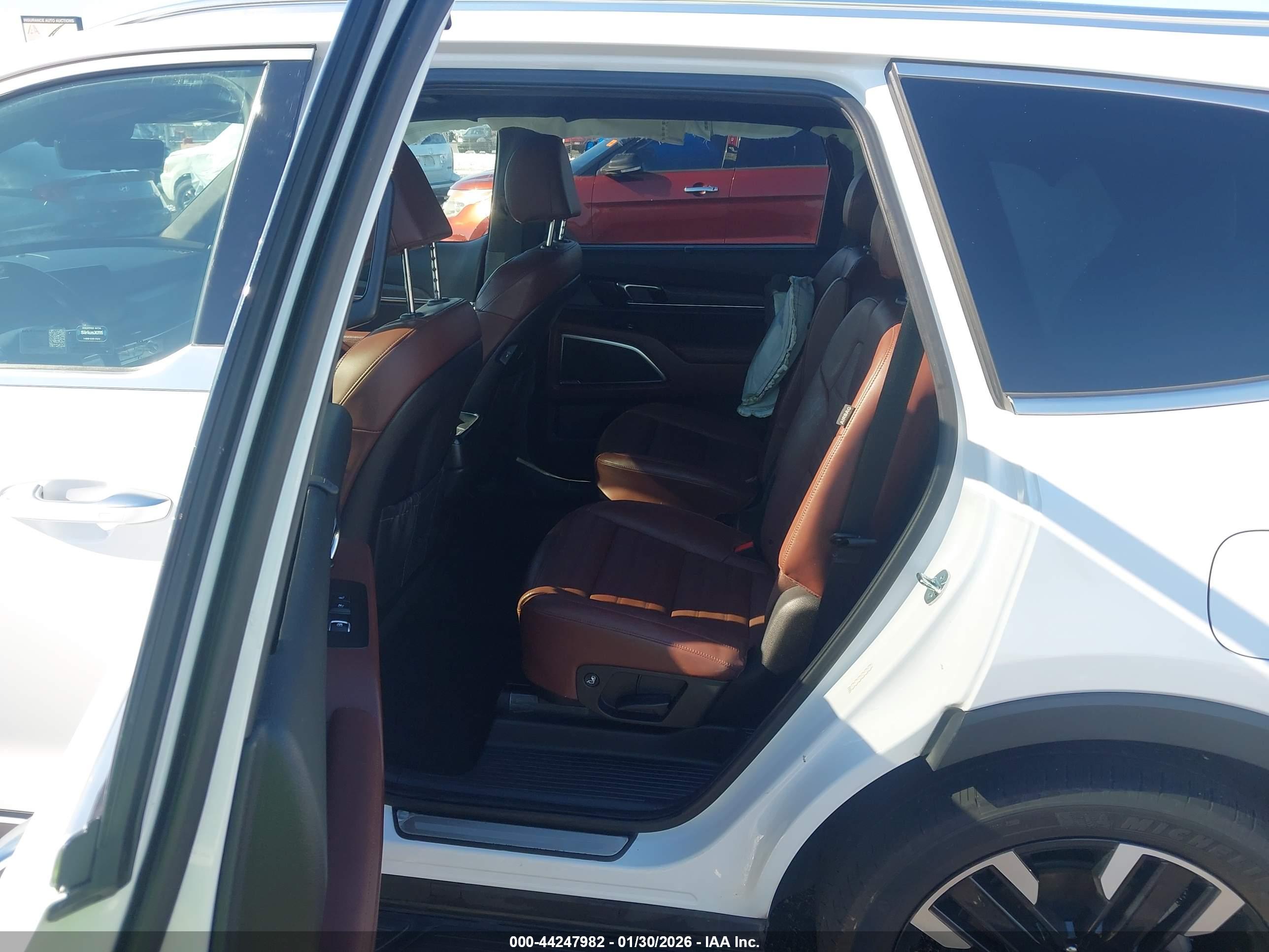 KIA TELLURIDE image 8