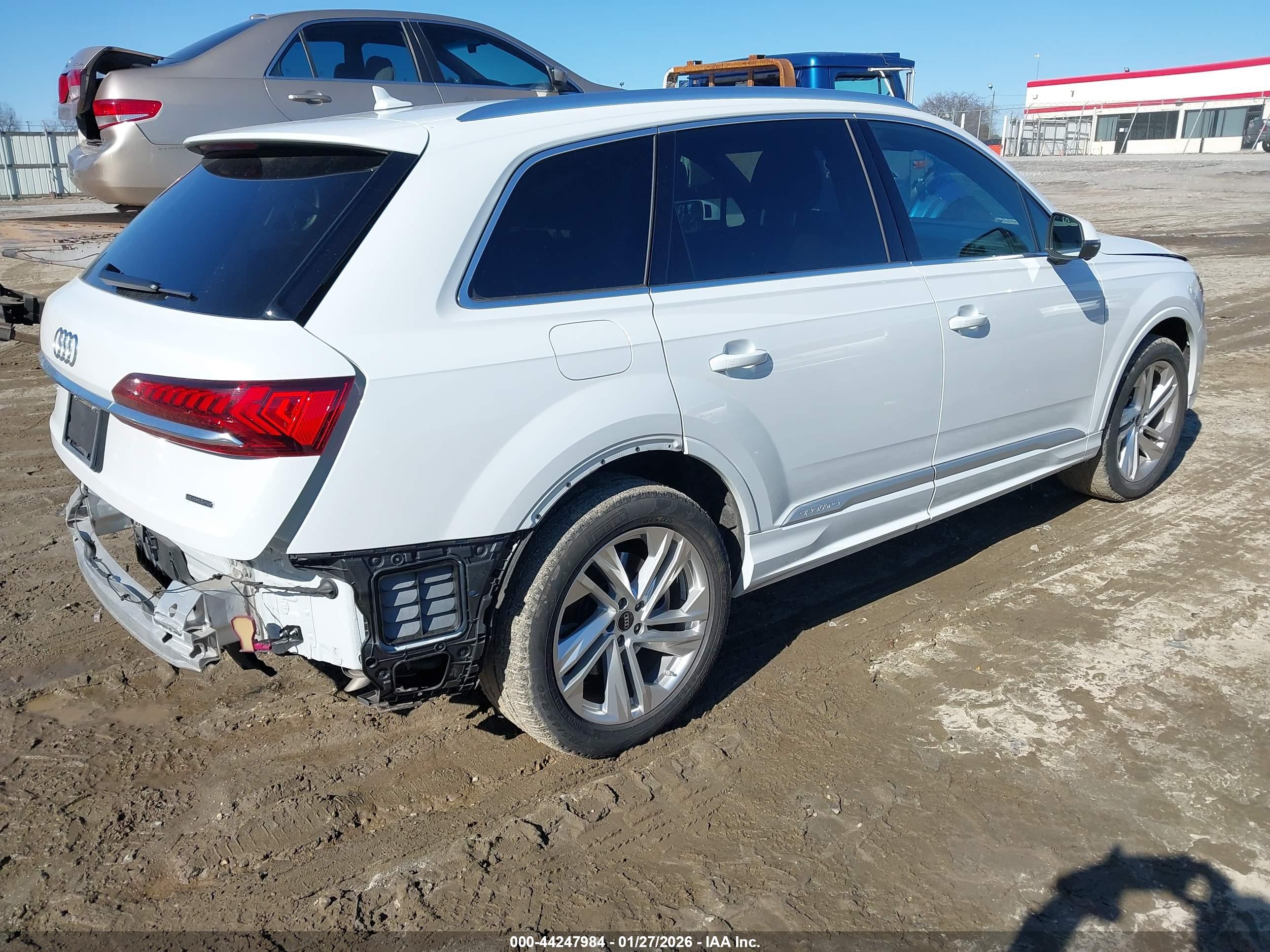 AUDI Q7 image 4