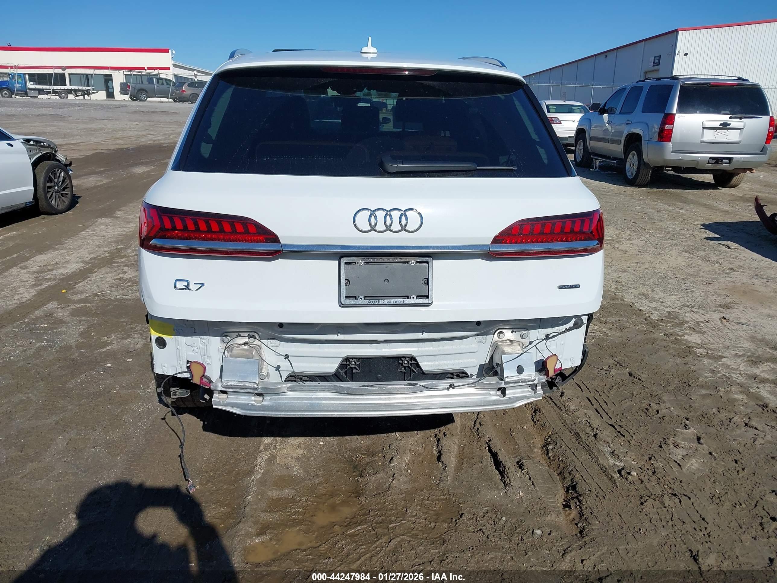 AUDI Q7 image 6