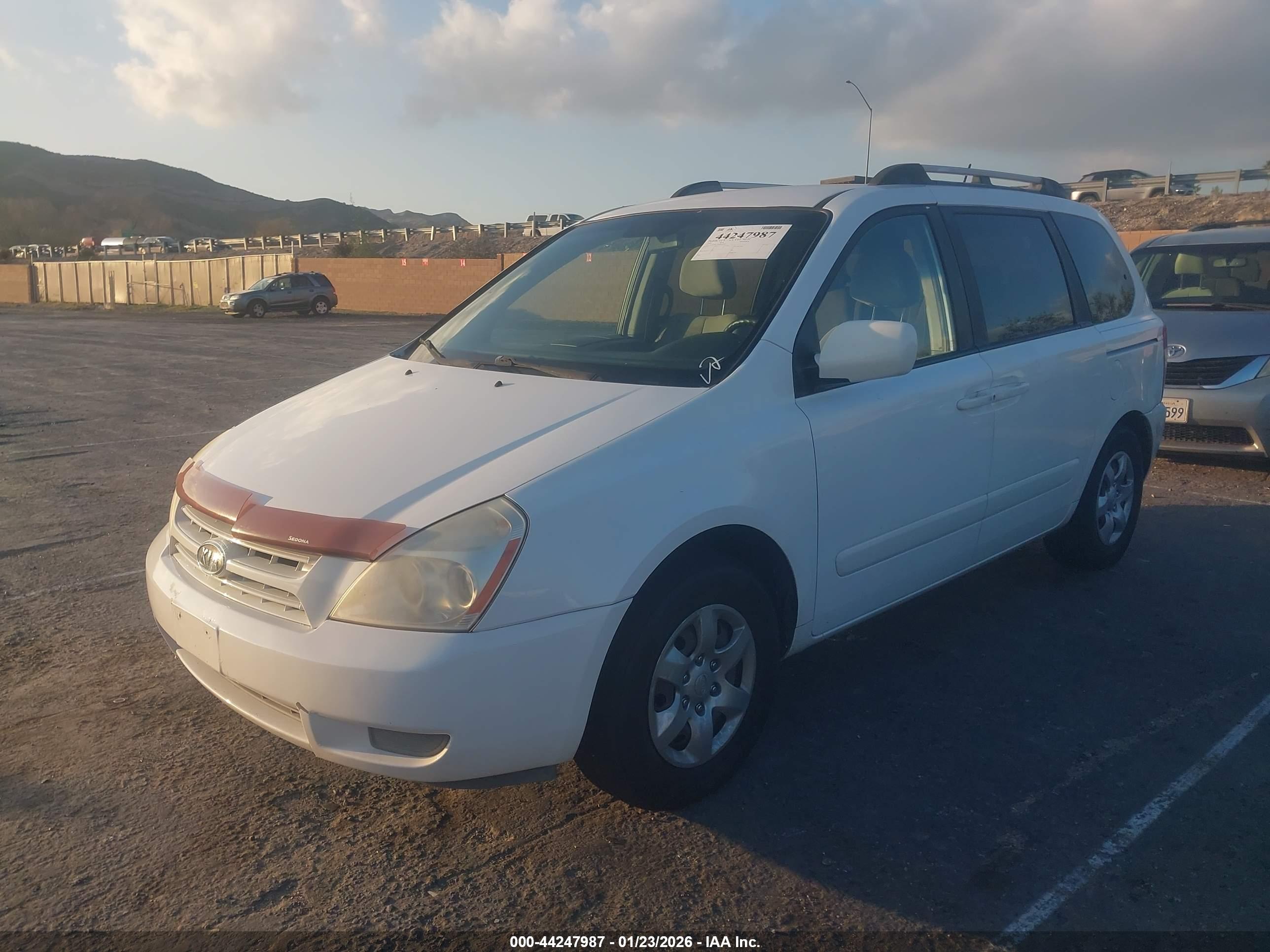 KIA SEDONA image 2