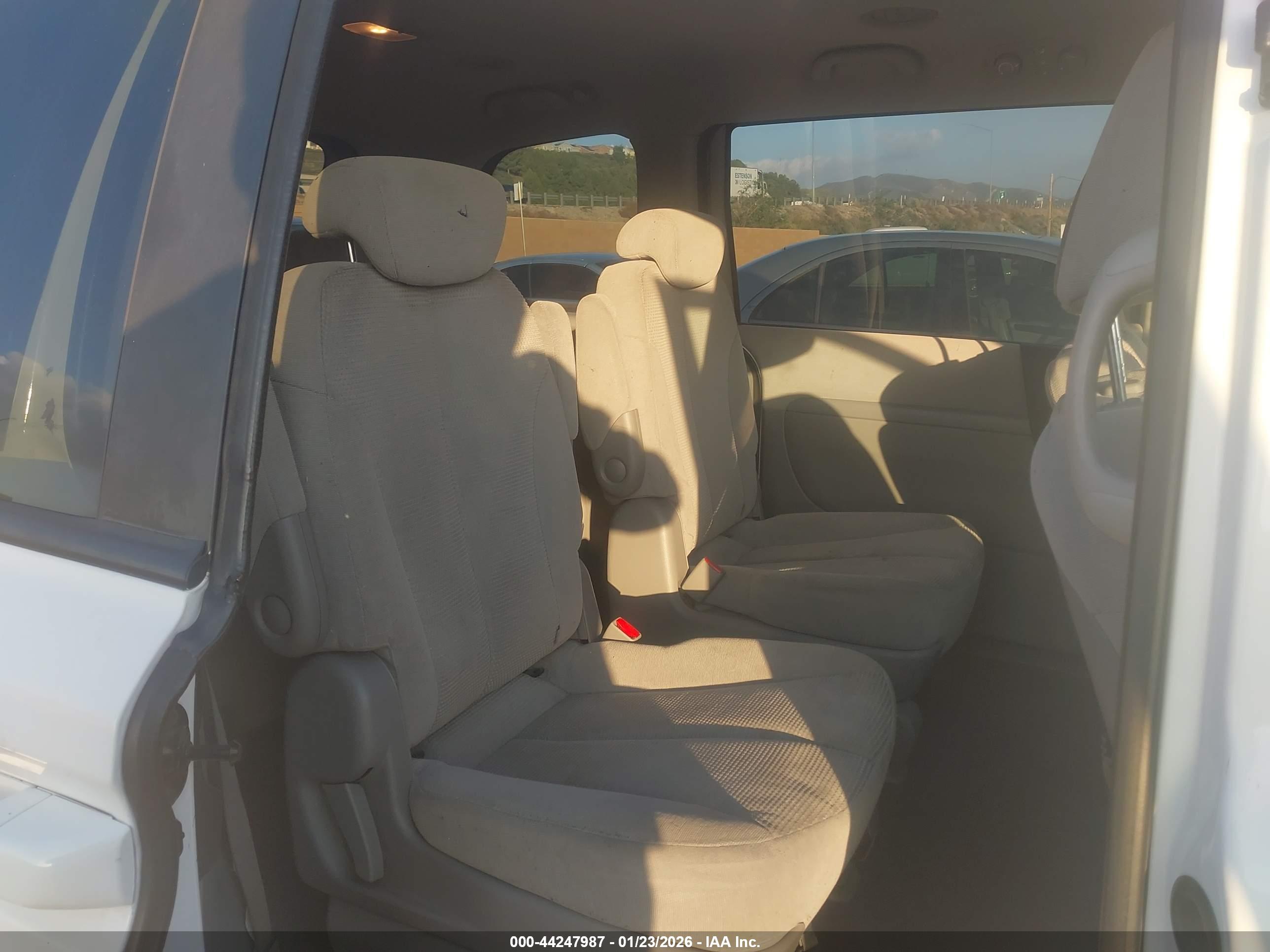 KIA SEDONA image 8