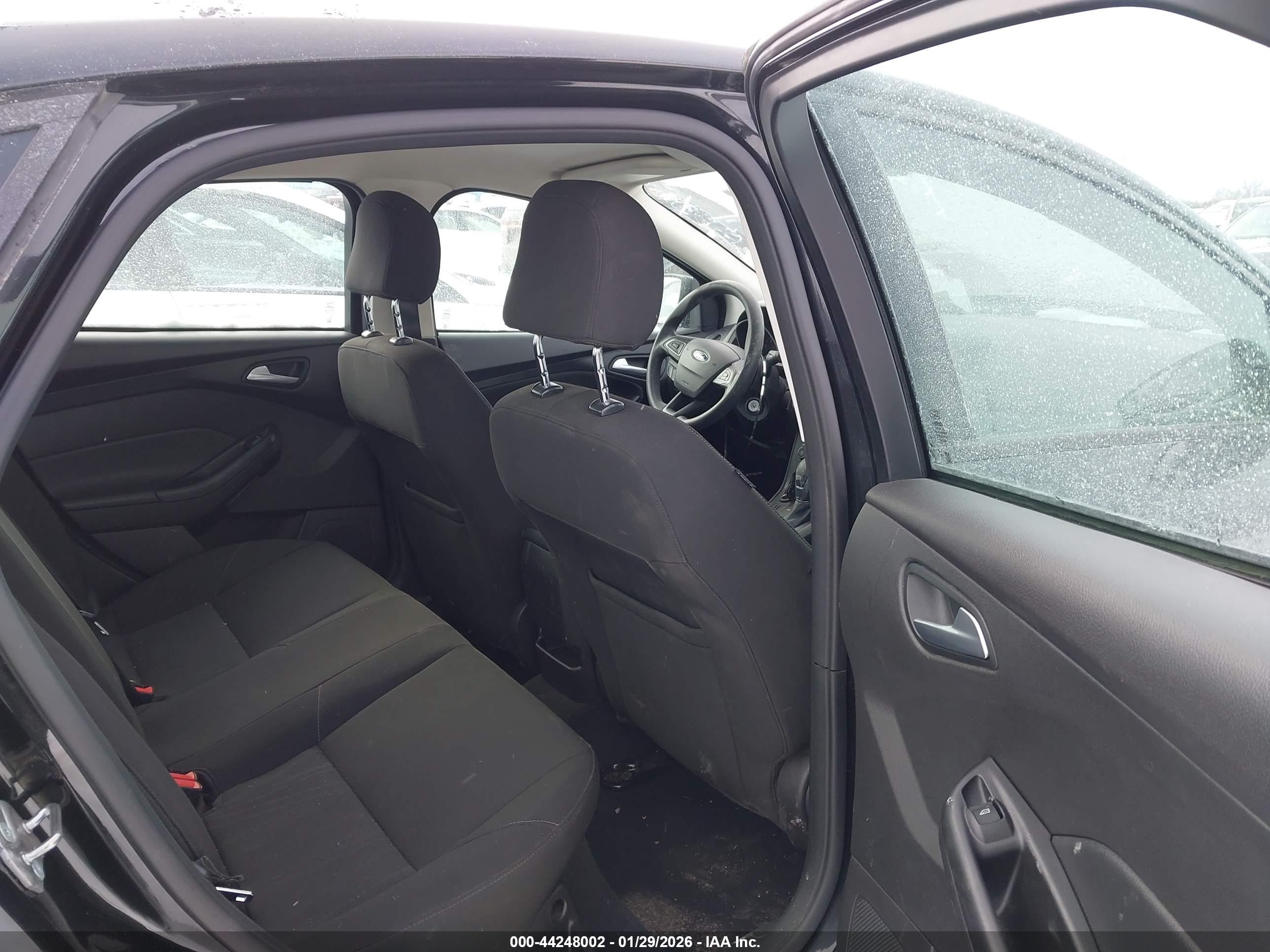 FORD FOCUS image 8