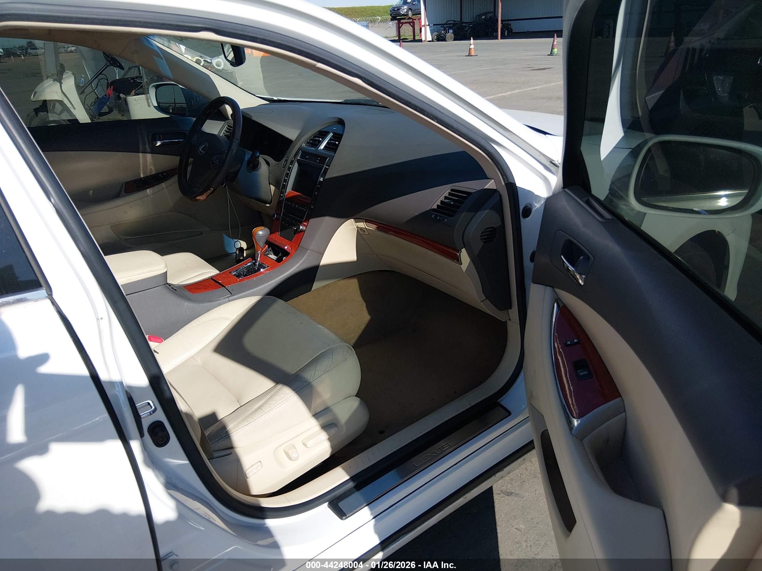 LEXUS ES image 5