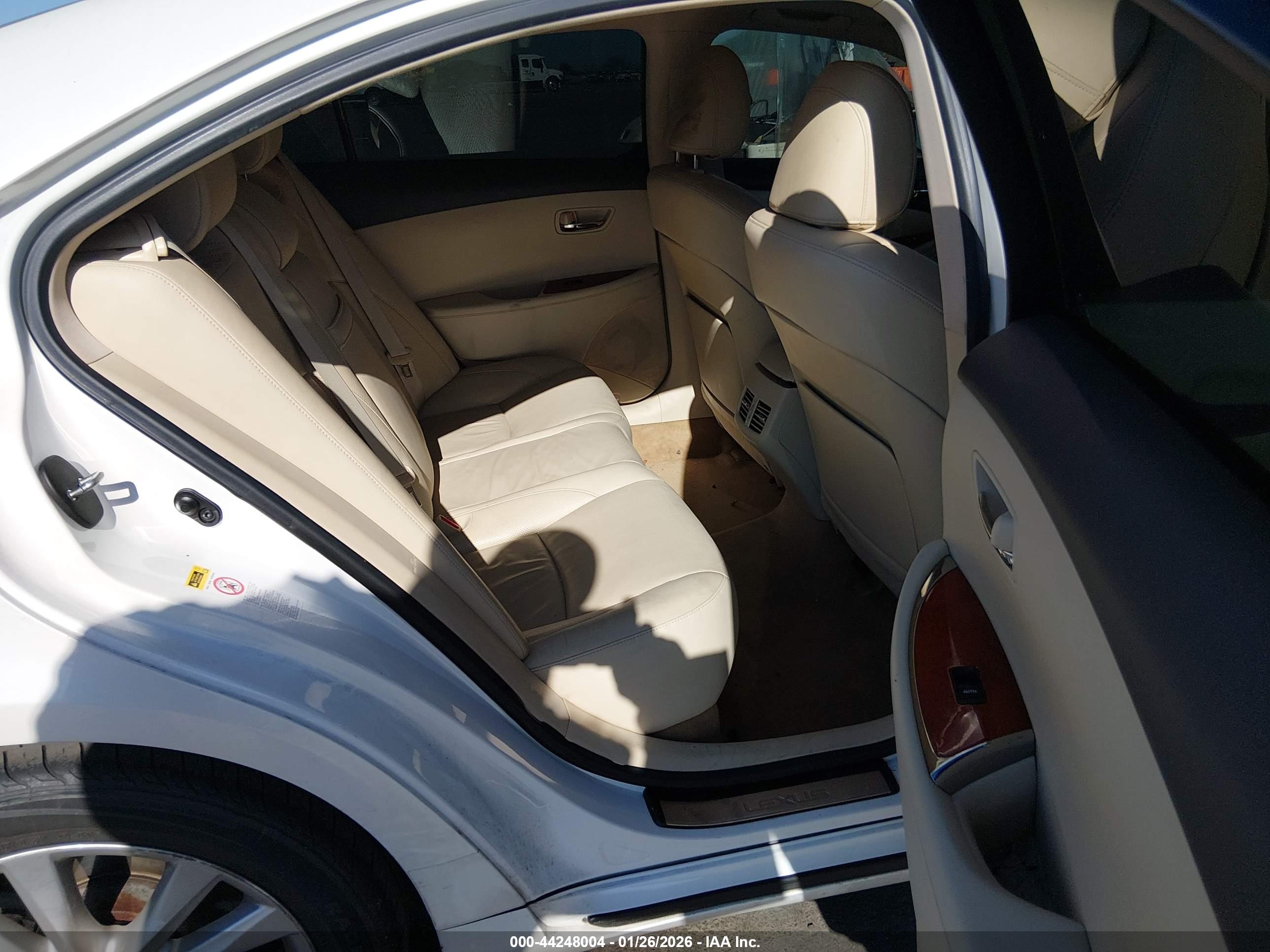 LEXUS ES image 8