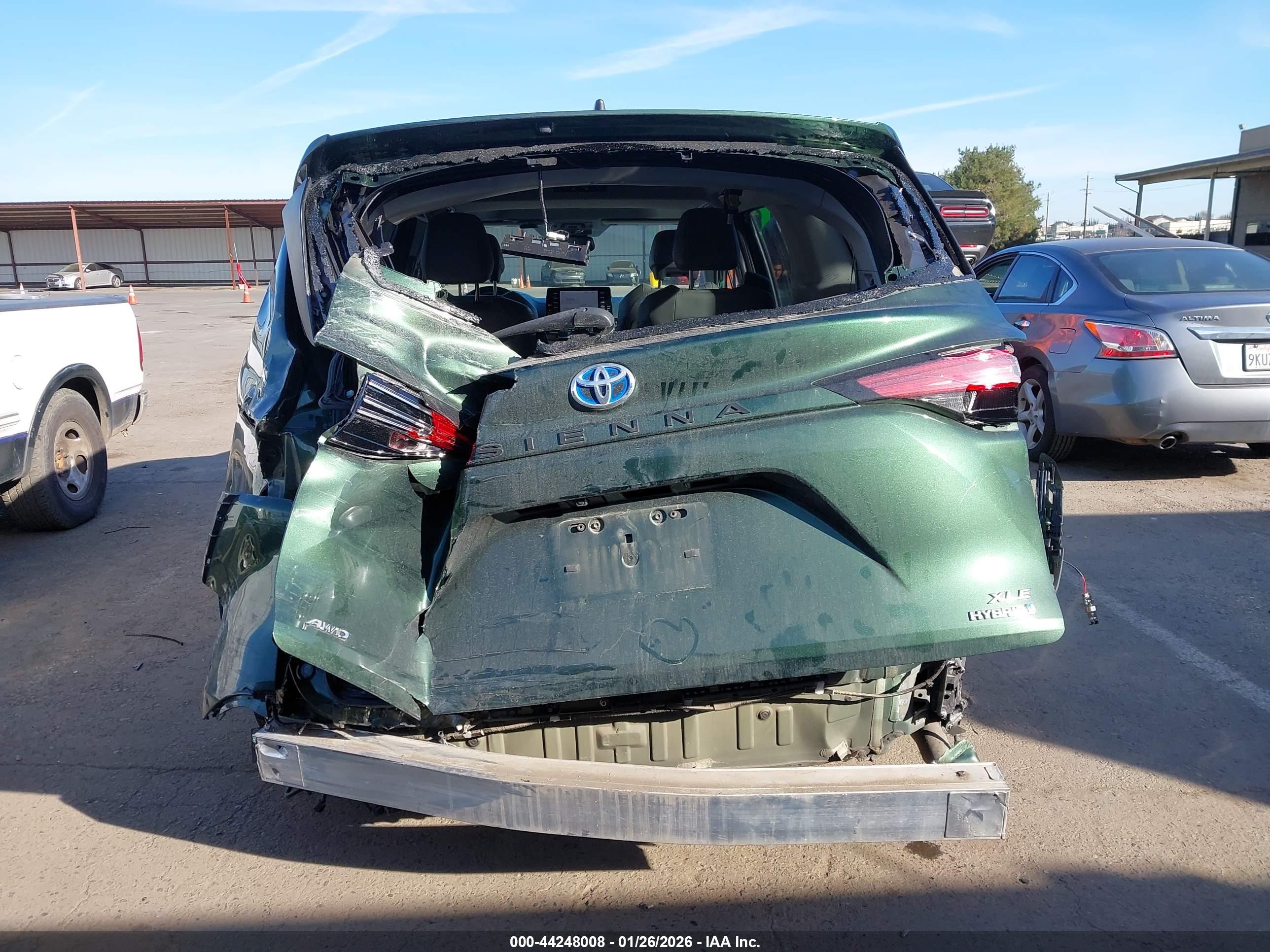 TOYOTA SIENNA image 6