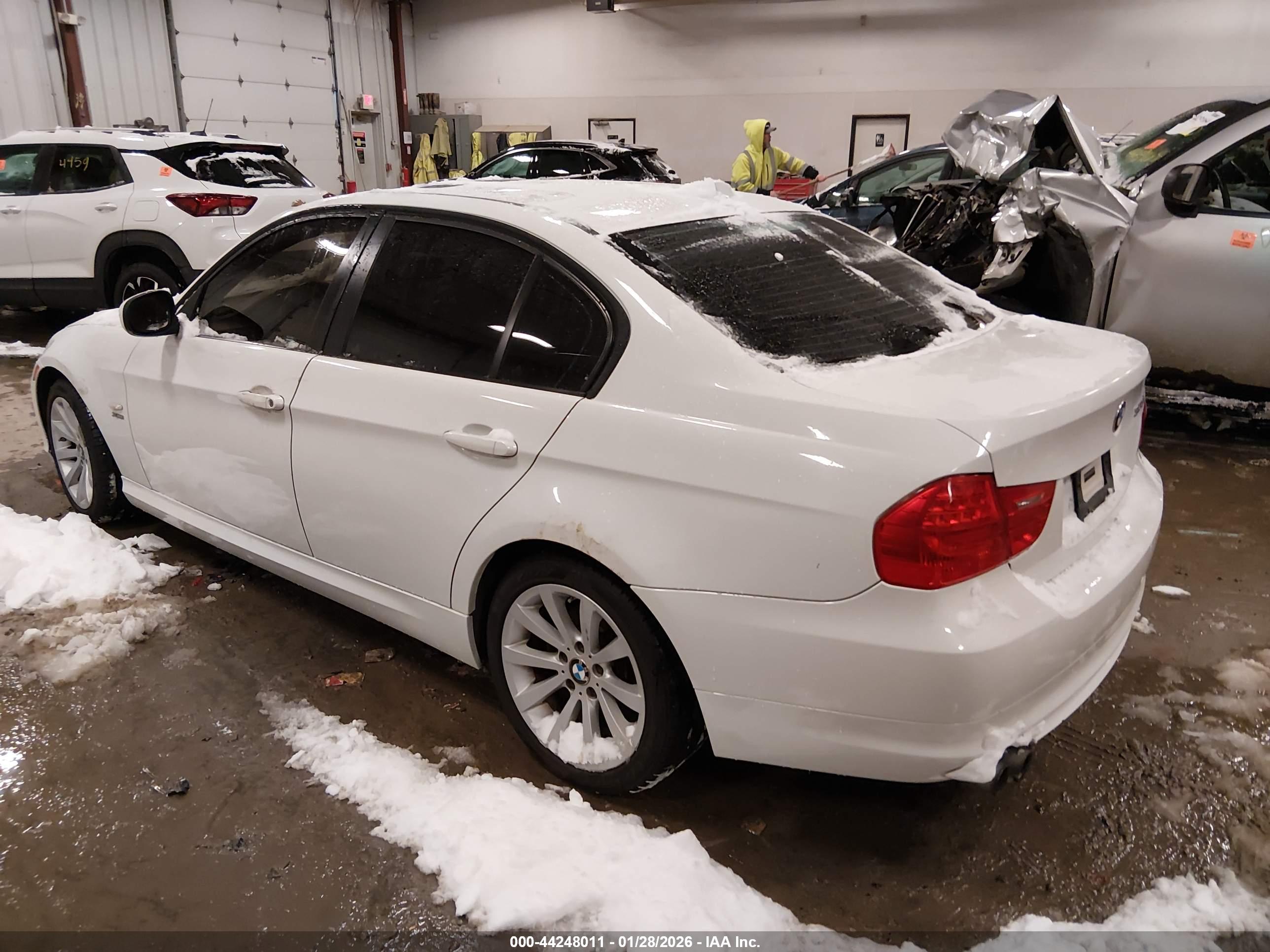 BMW 328I image 3