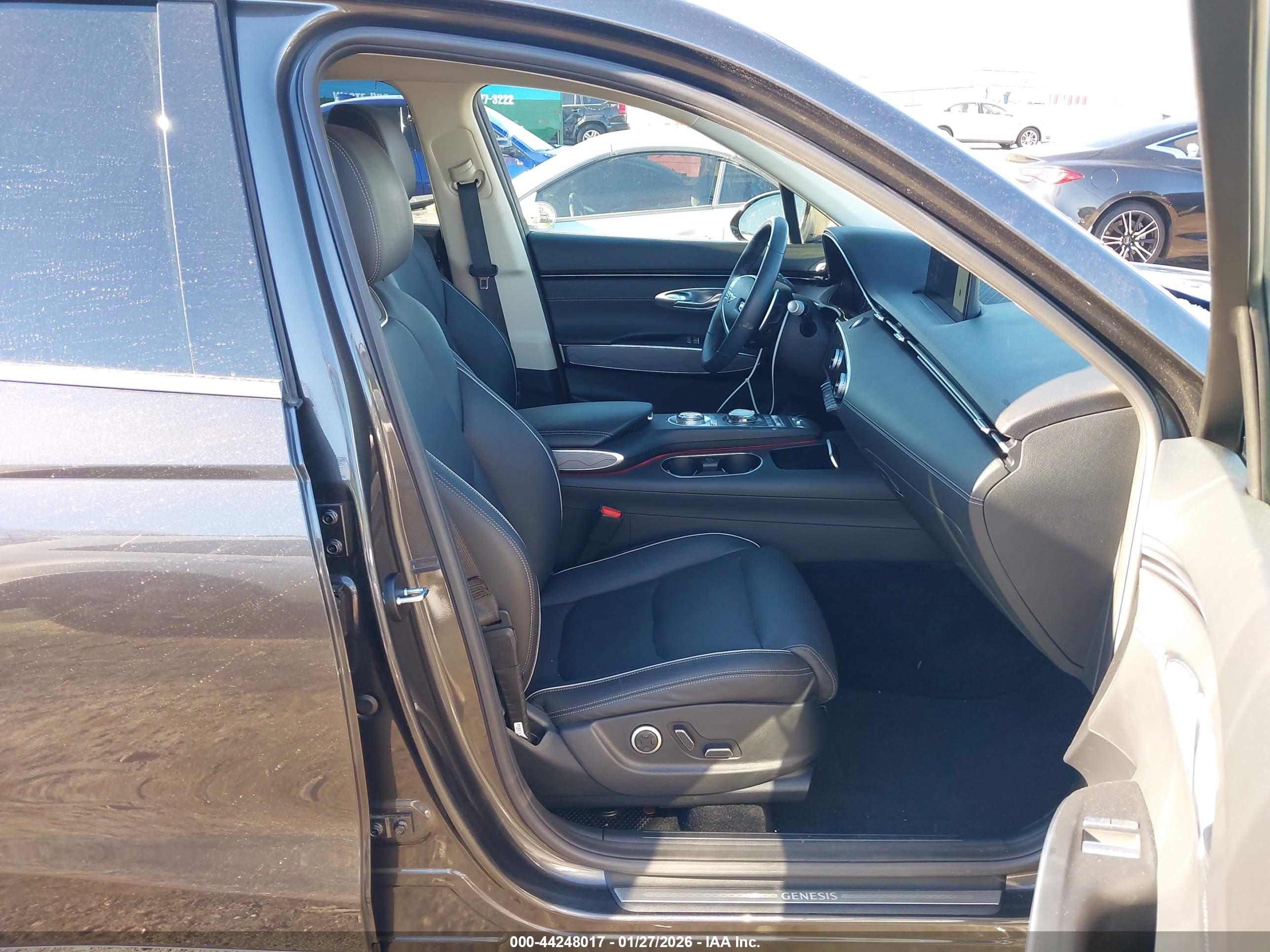 GENESIS GV70 image 5